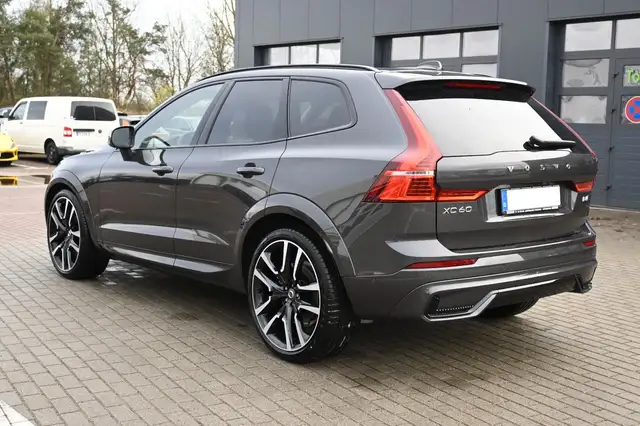 Volvo XC60 view 3