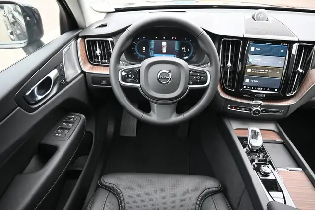 Volvo XC60 view 20