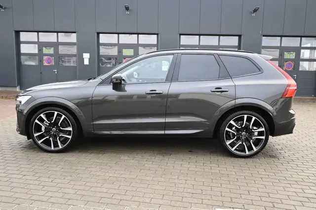 Volvo XC60 view 2