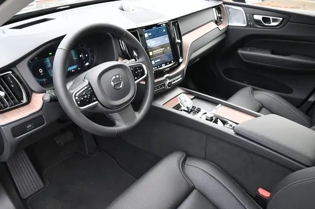 Volvo XC60 view 12