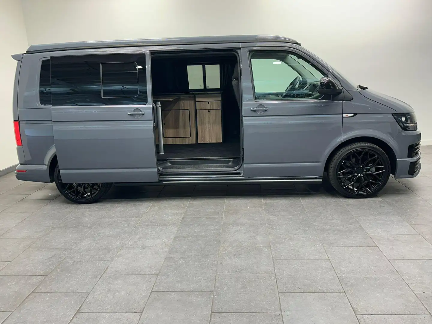 Volkswagen T6 Transporter 2.0 TSI L2H1 Kampeerauto l 5 zits l 20"l Sunview l Grijs - 2