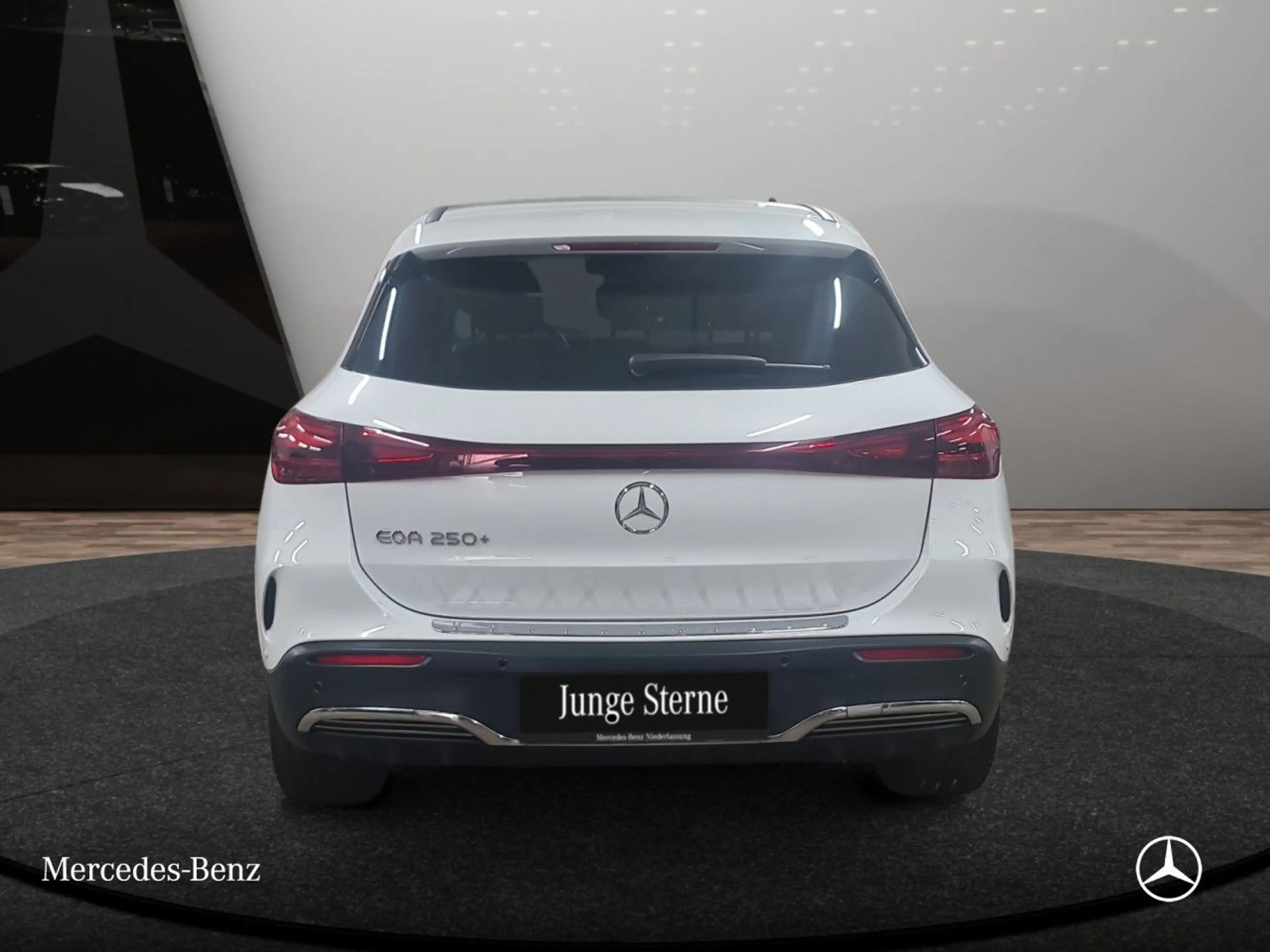Mercedes-Benz EQA 250 AMG+PLUS-PAKET+KAMERA+KEYLESS+SPUR — photo 9