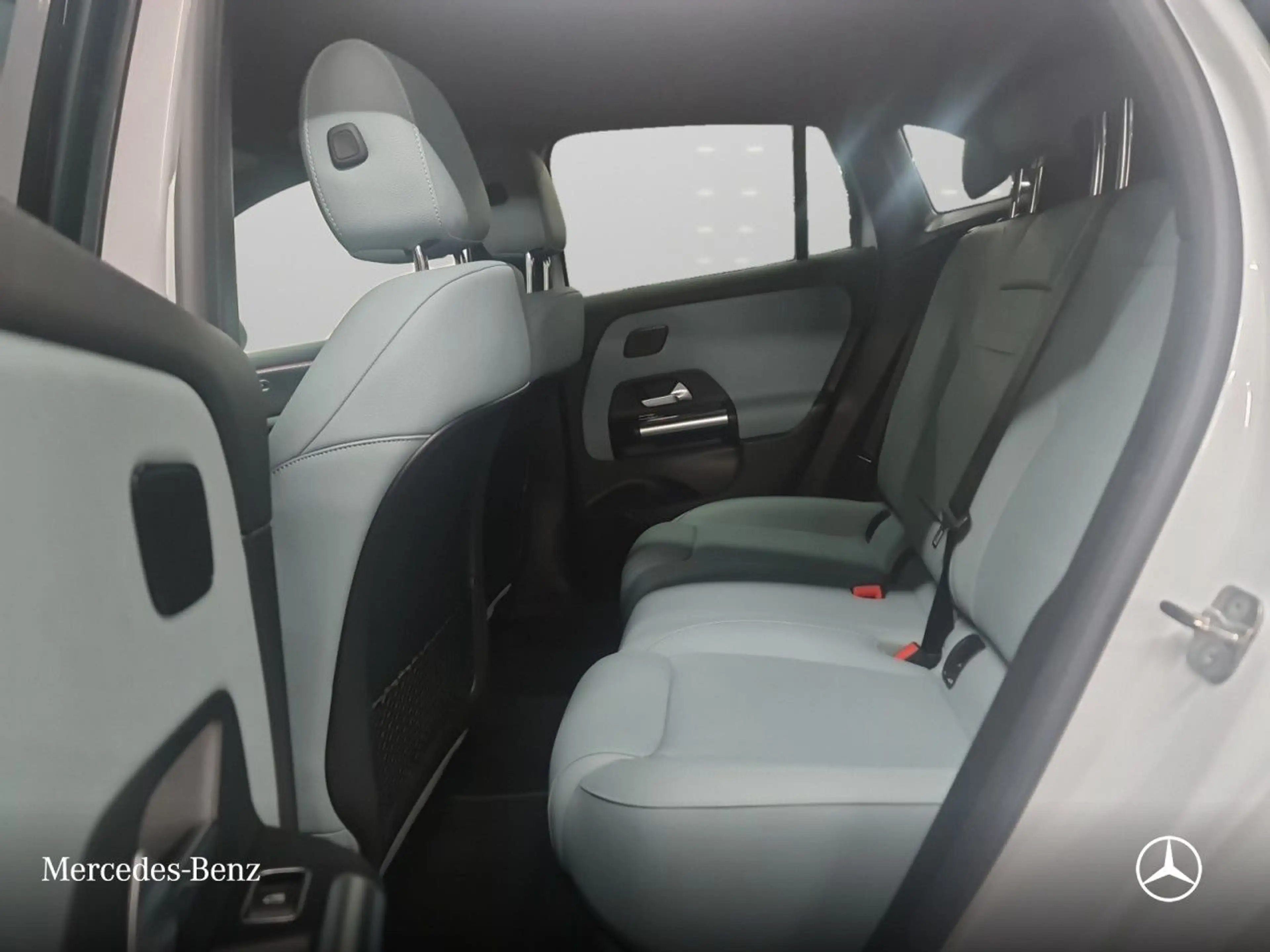 Mercedes-Benz EQA 250 AMG+PLUS-PAKET+KAMERA+KEYLESS+SPUR — photo 12