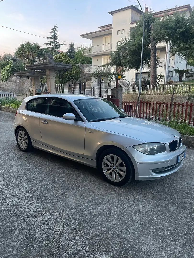 BMW 118 118d 3p 2.0 Eletta 143cv dpf Grigio - 2