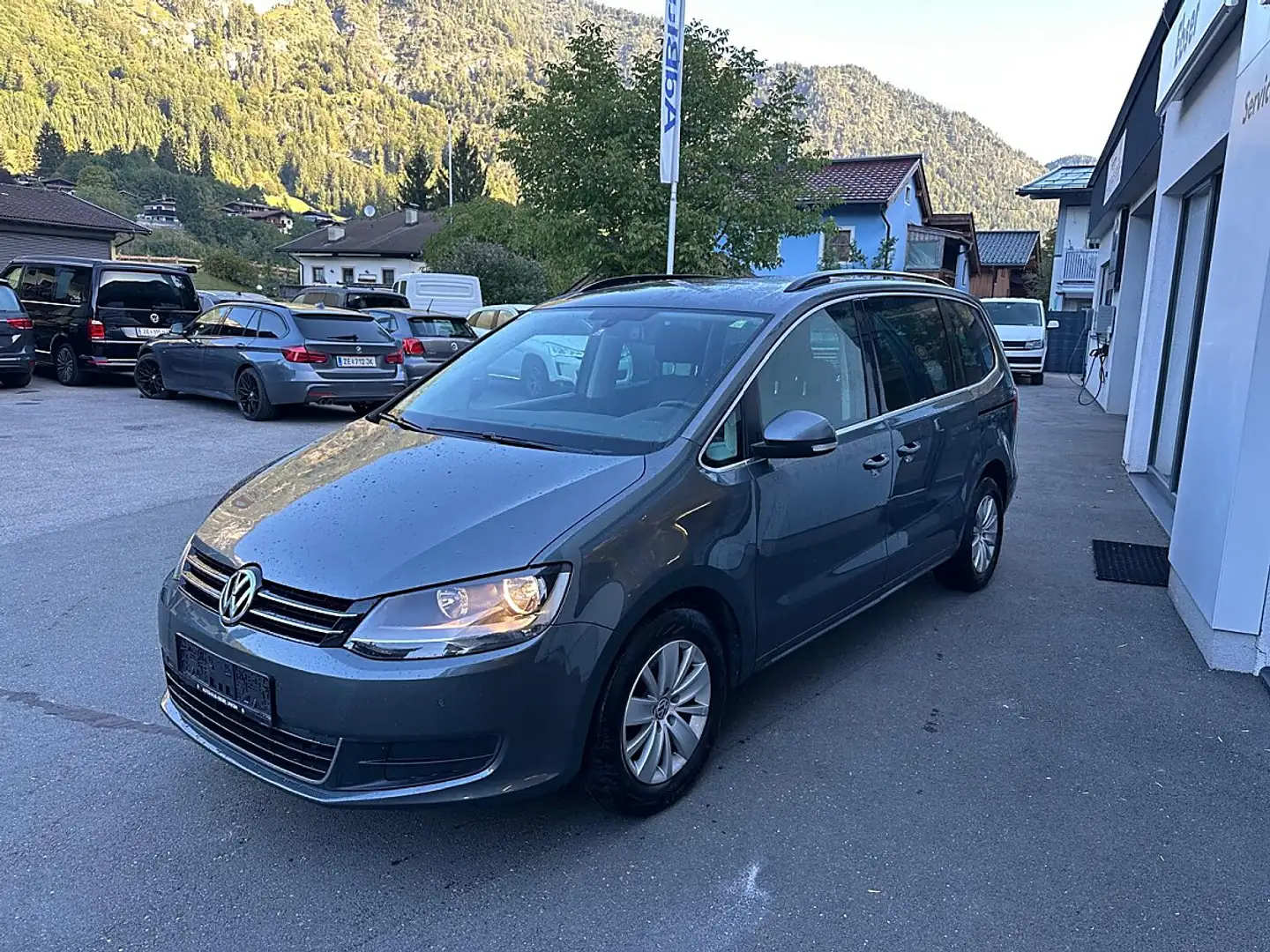 Volkswagen Sharan 2.0 TDI Comfortline Grau - 2