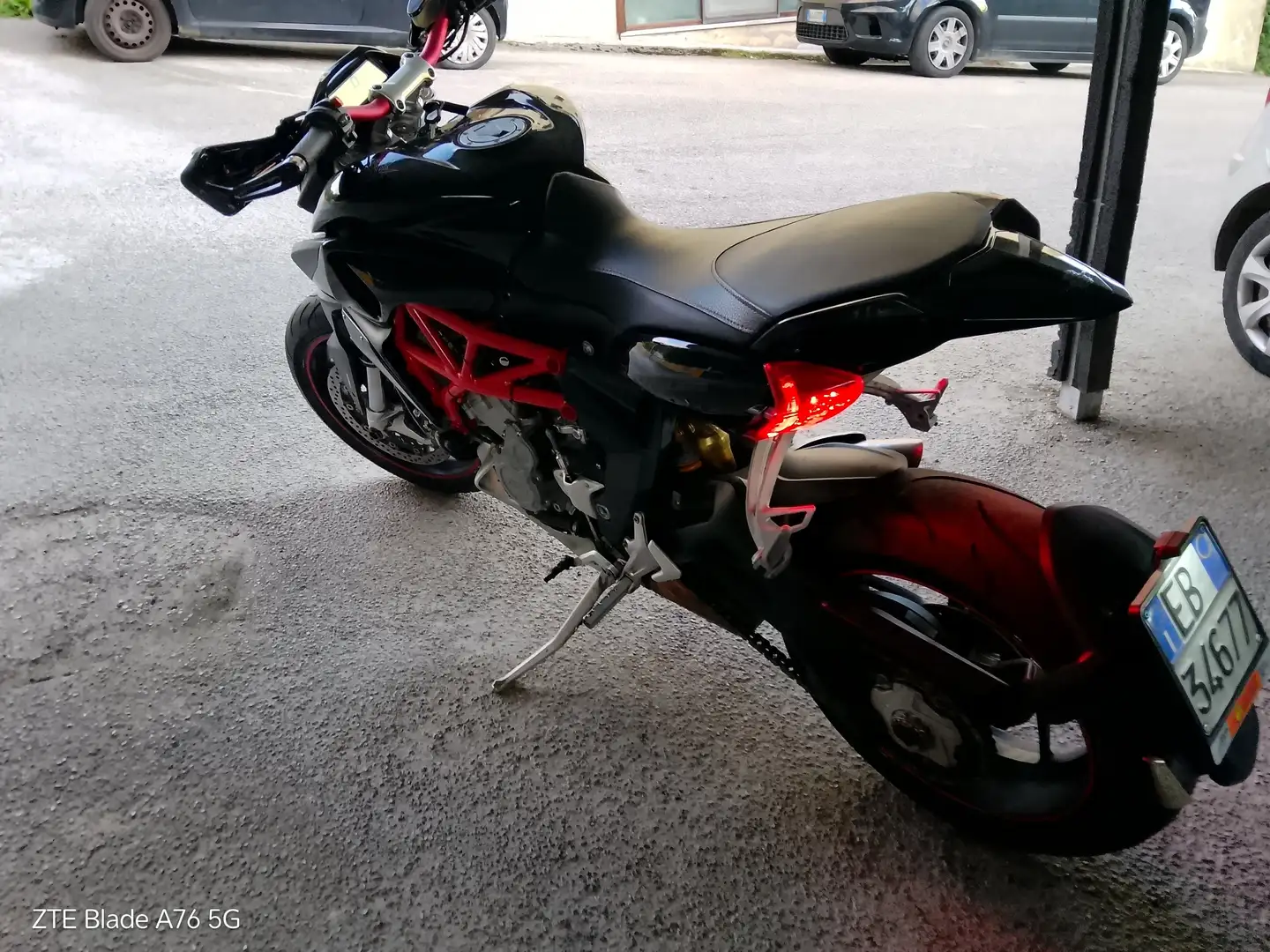 MV Agusta Rivale 800 Schwarz - 1