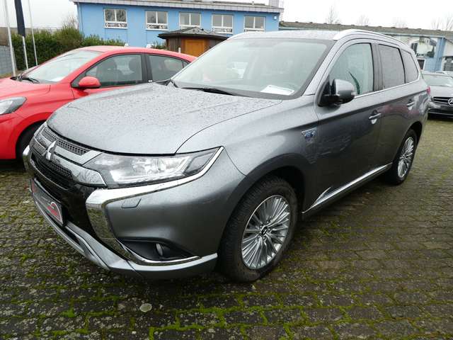 Imagine Mitsubishi Outlander 2.4 4WD Plug-In Hybrid