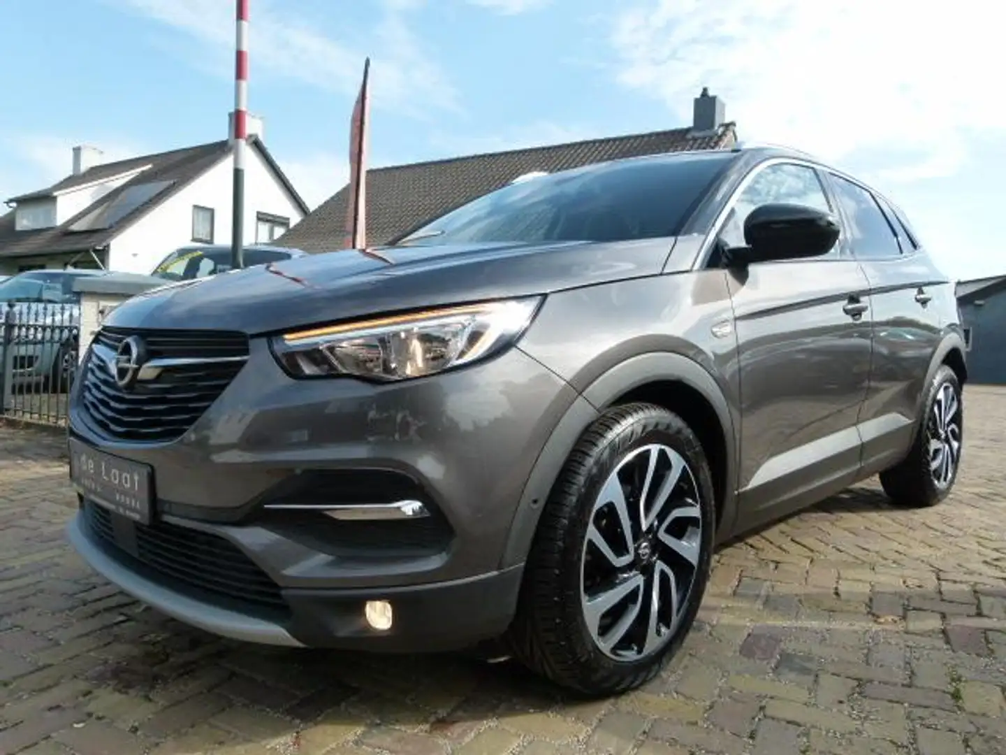 Opel Grandland X 1.2 Turbo Innovation, 19"LMV/DEELS LEER/CARPLAY Gris - 1