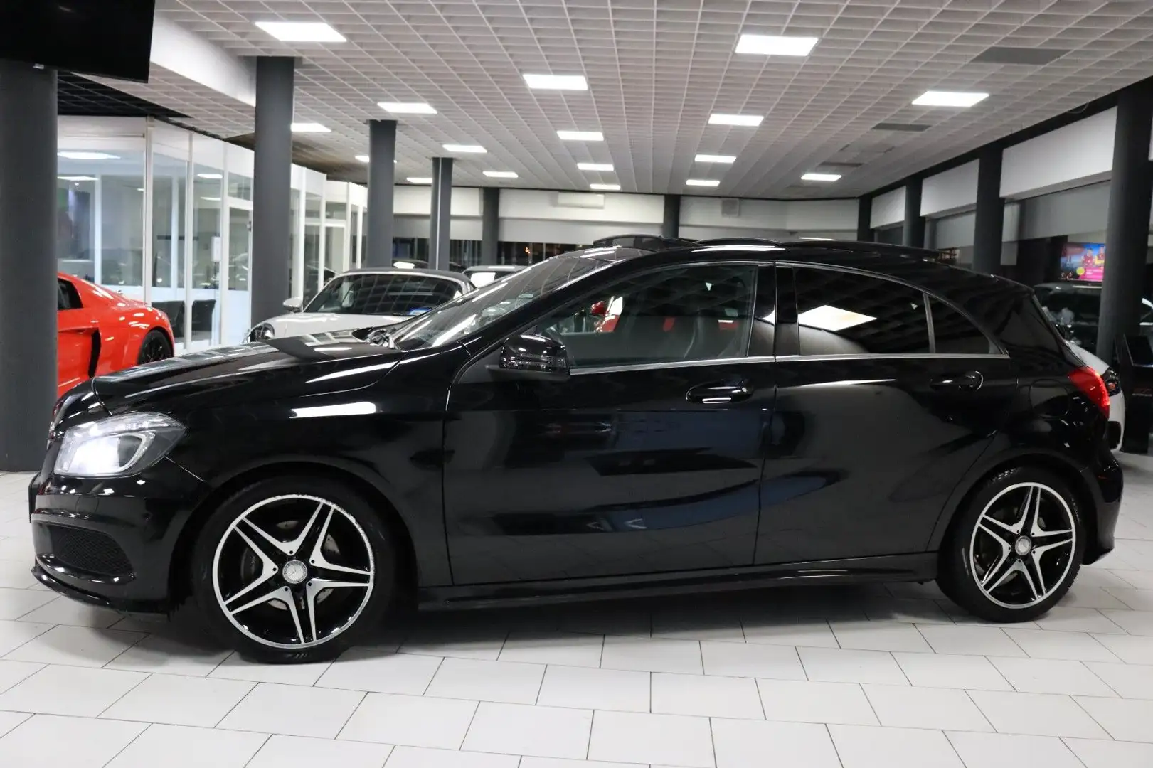 Mercedes-Benz A 180 CDI/ BlueEfficiency AMG Sport/Line Schwarz - 2