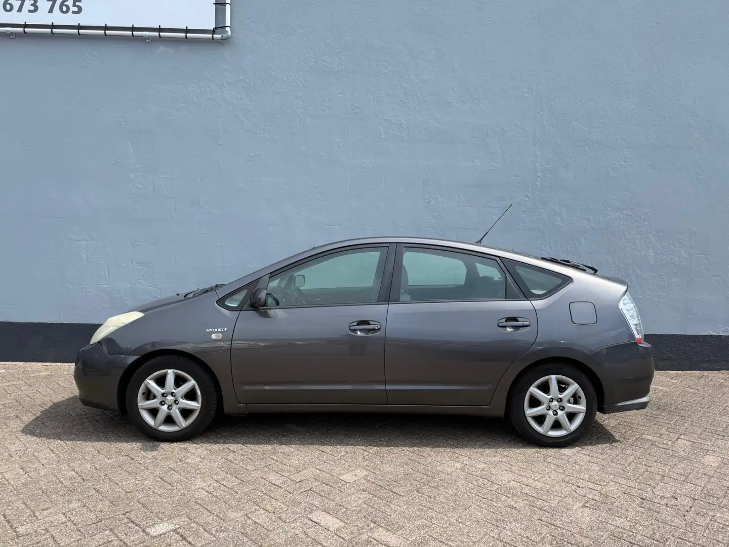 Toyota Prius 1.5 VVT-i Comfort Automaat - Dealer Onderhouden Gris - 2