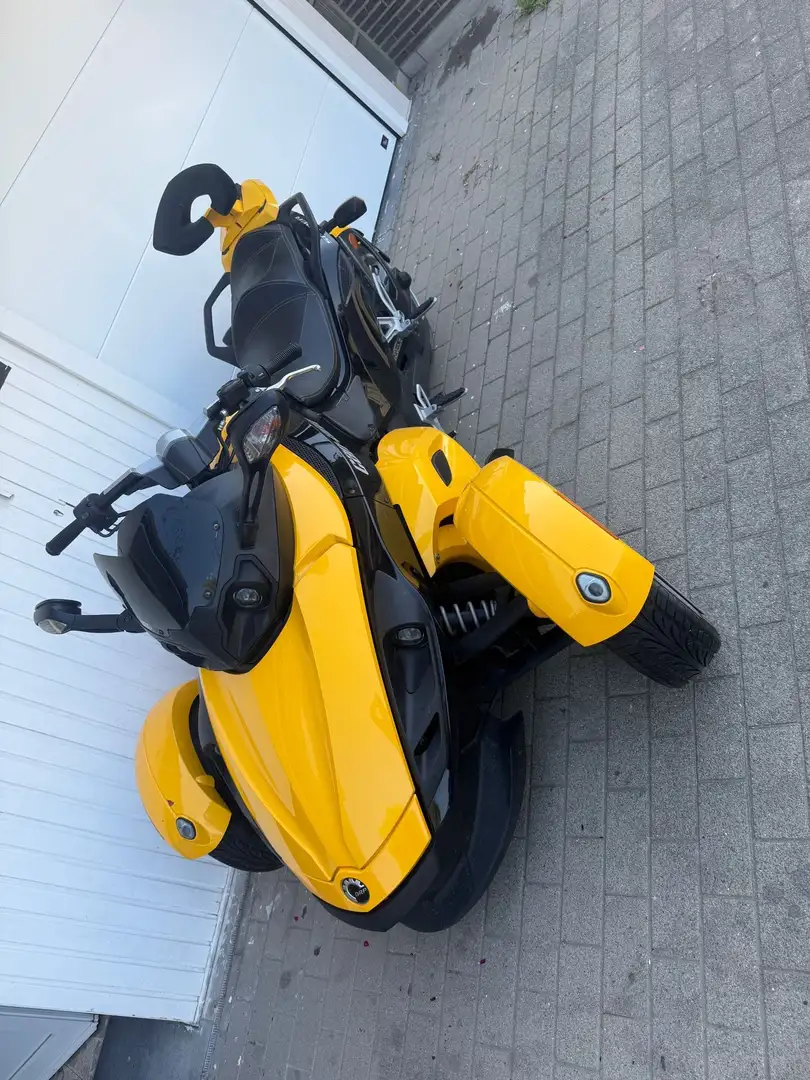Can-Am Spyder ST - 2