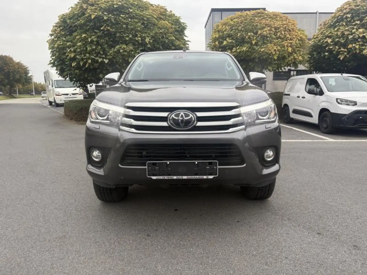 Toyota Hilux Lounge Gris - 2