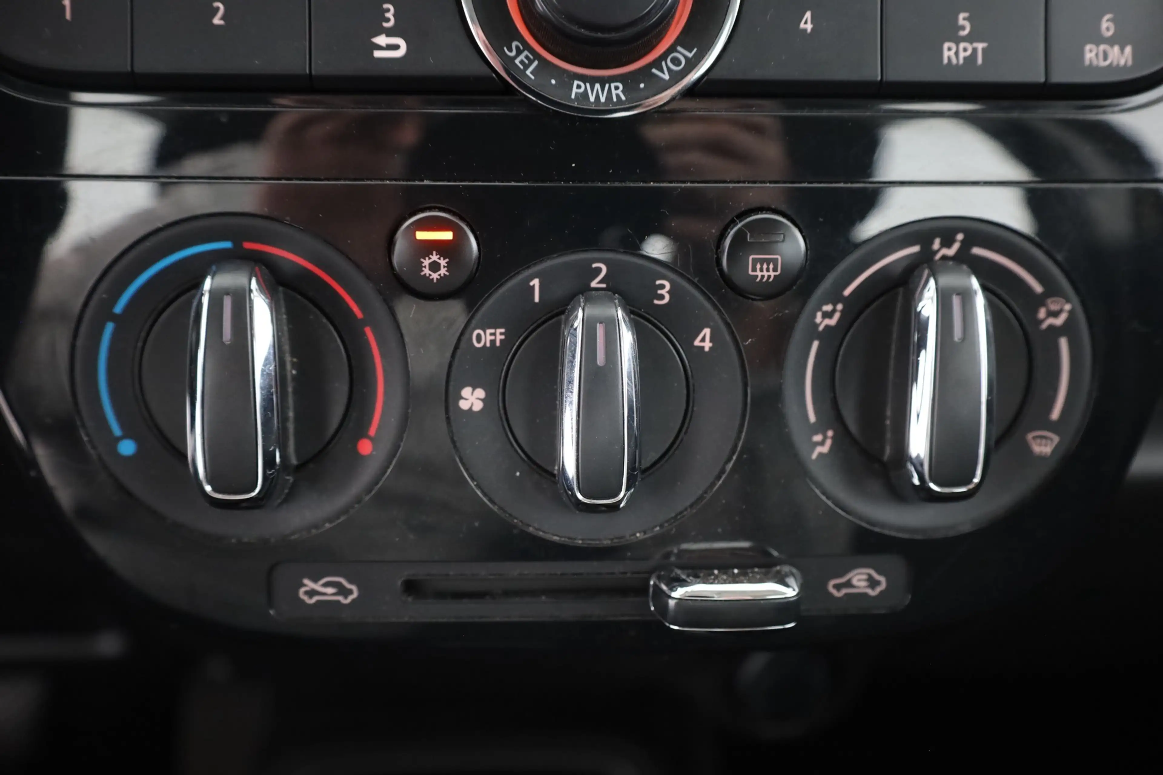 Mitsubishi Space Star 1.0 Intro Klima USB Tagfahrlicht AUX — photo 12
