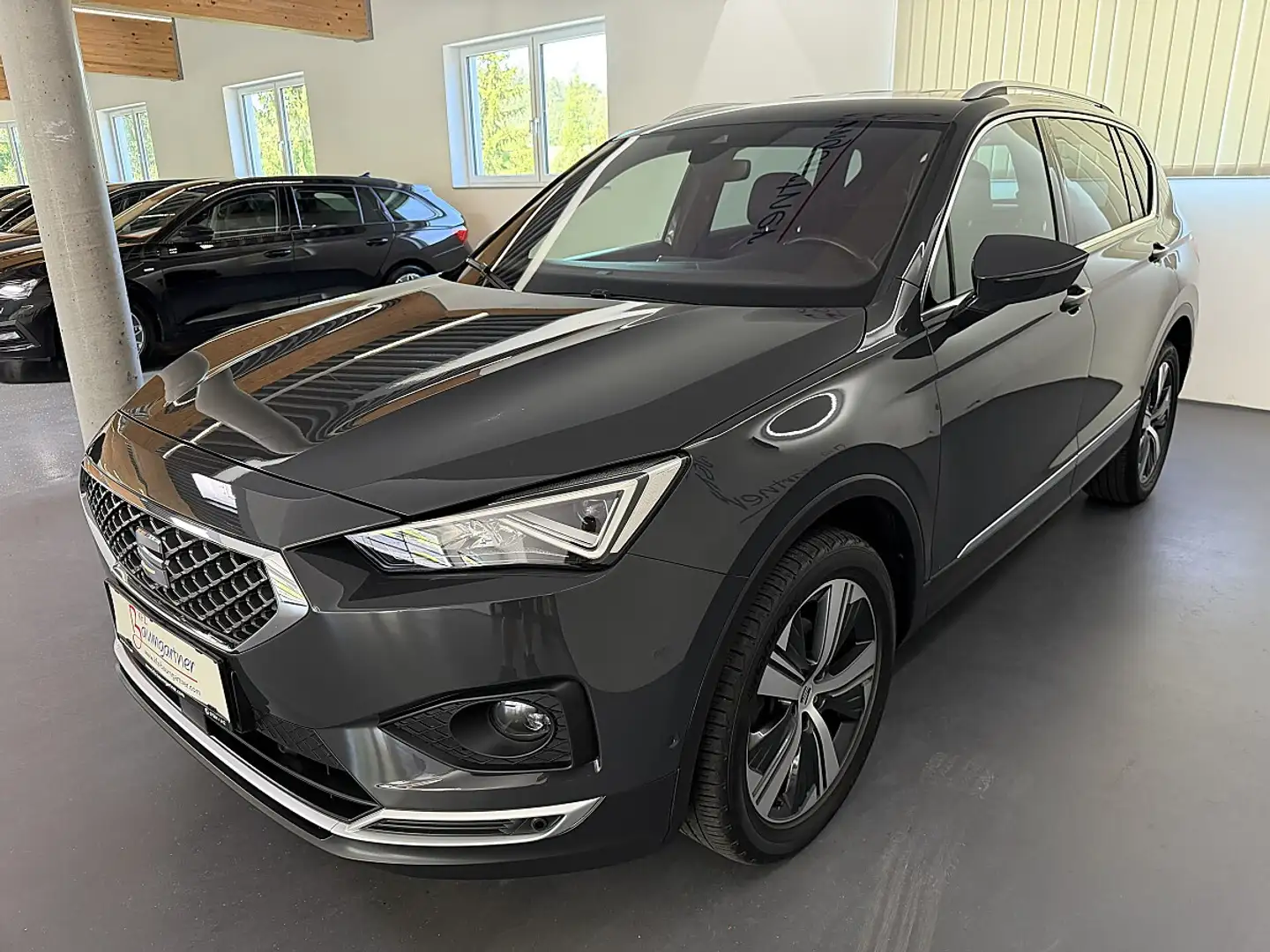 SEAT Tarraco 2,0TDI DSG Xcellence *LED*NAVI*ACC*AHK*Sitzheiz... Grau - 2