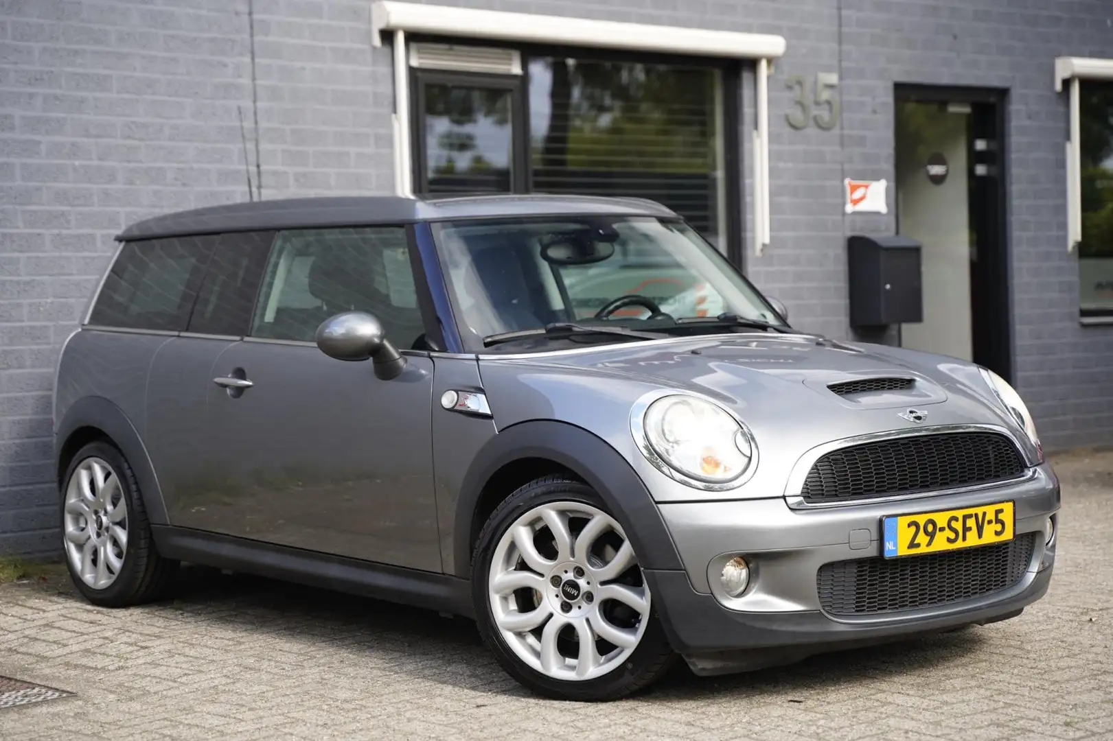 MINI Cooper S Clubman Mini 1.6 174pk, Leder, Xenon, NAP Grijs - 2
