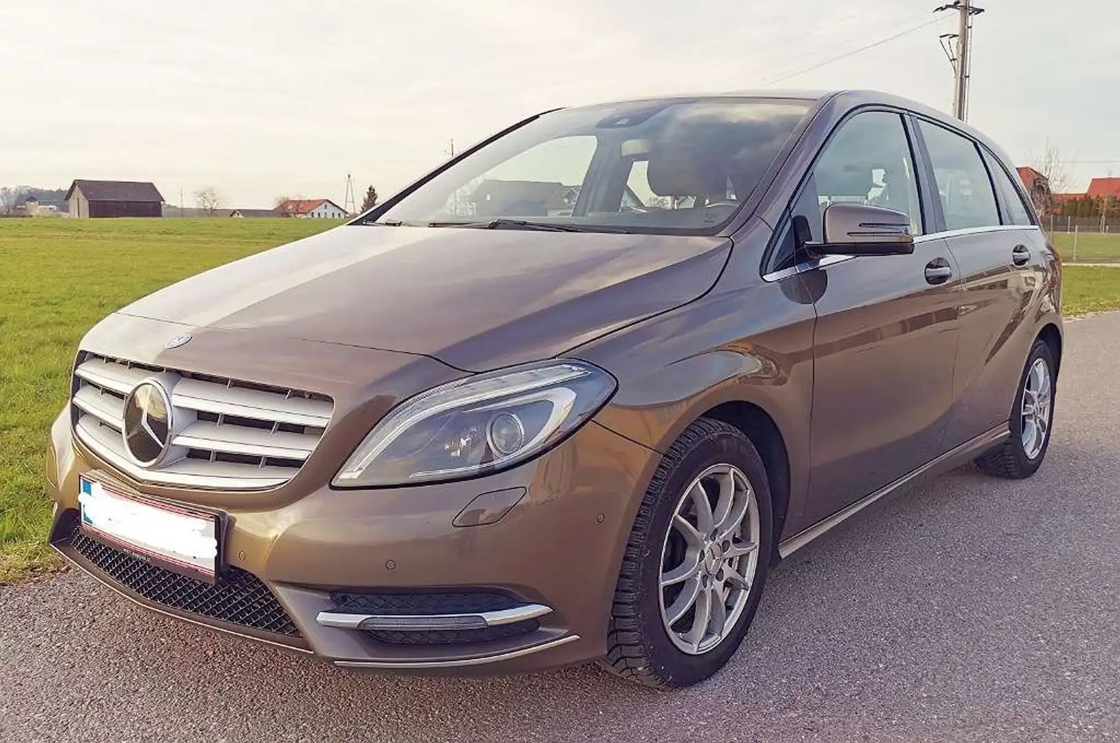 Mercedes-Benz B 200 B 200 CDI BlueEfficiency DPF Aut. Braun - 1