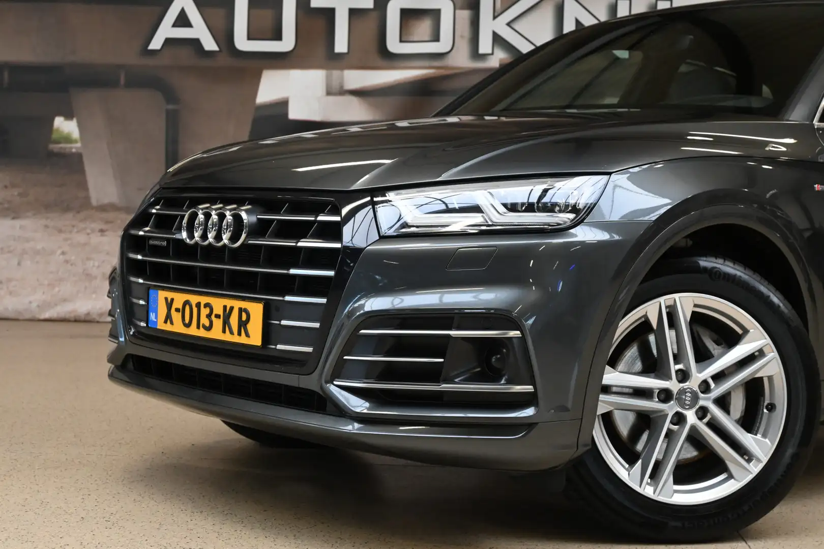 Audi Q5 55 TFSIe 367pk quattro Competition | Luchtvering | Grijs - 2