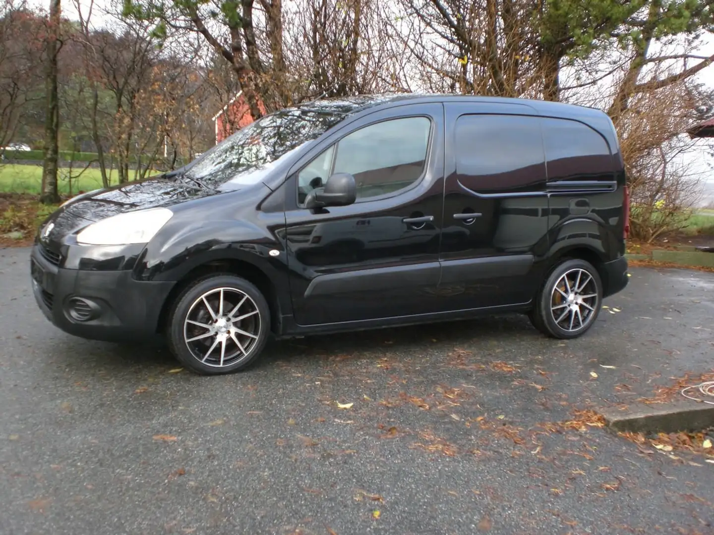 Peugeot Partner 1.6 e-HDi Active STT Zwart - 2