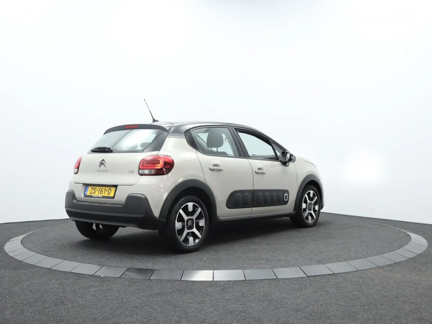 Citroen C3 1.2 PT S&S Shine 110PK | Navigatie | Cruise contro Grijs - 2