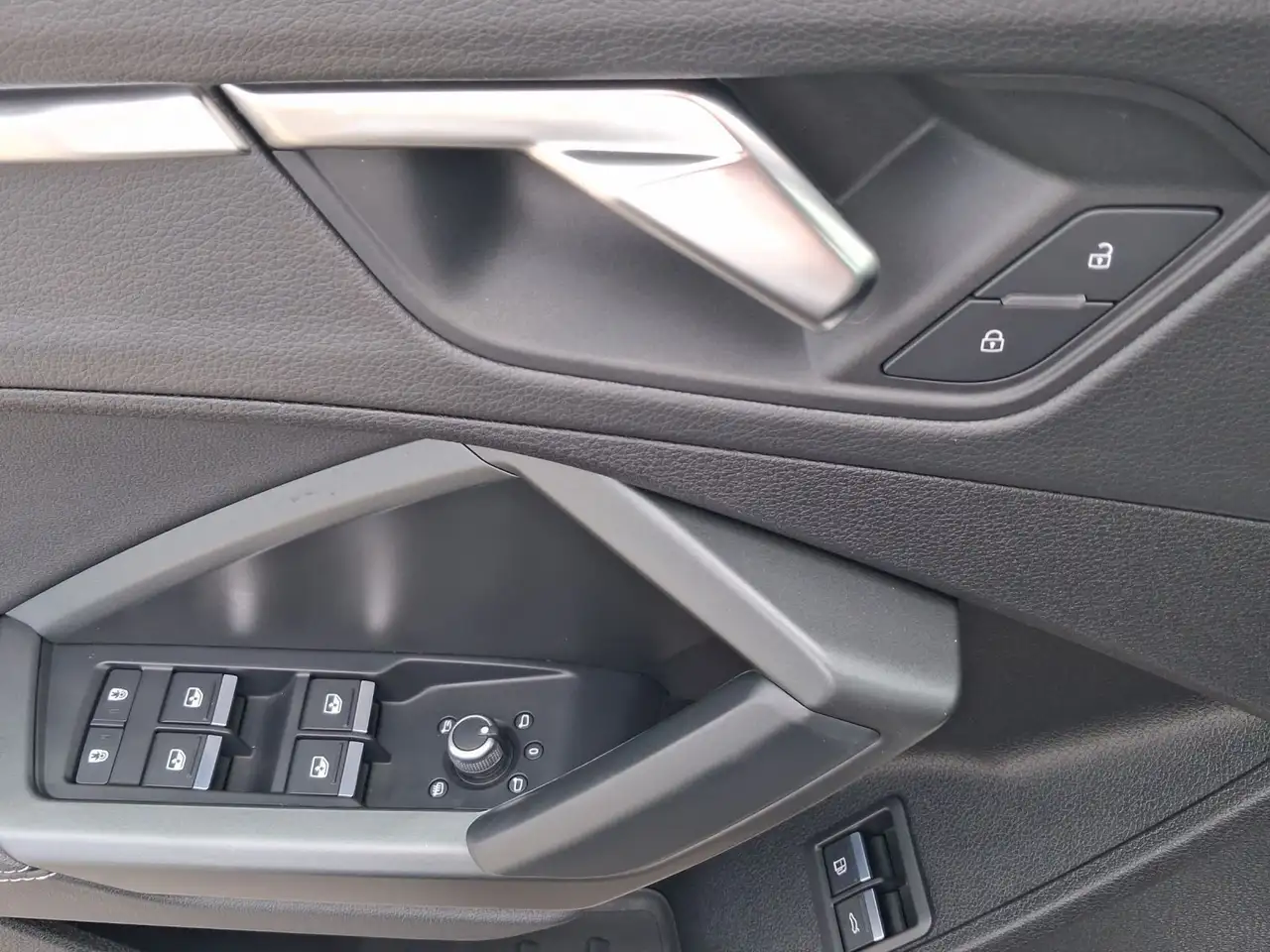 Audi Q3 45 TFSIe S LINE NAVI PANO LM20 OPTIK SONOS, миниатюра 8