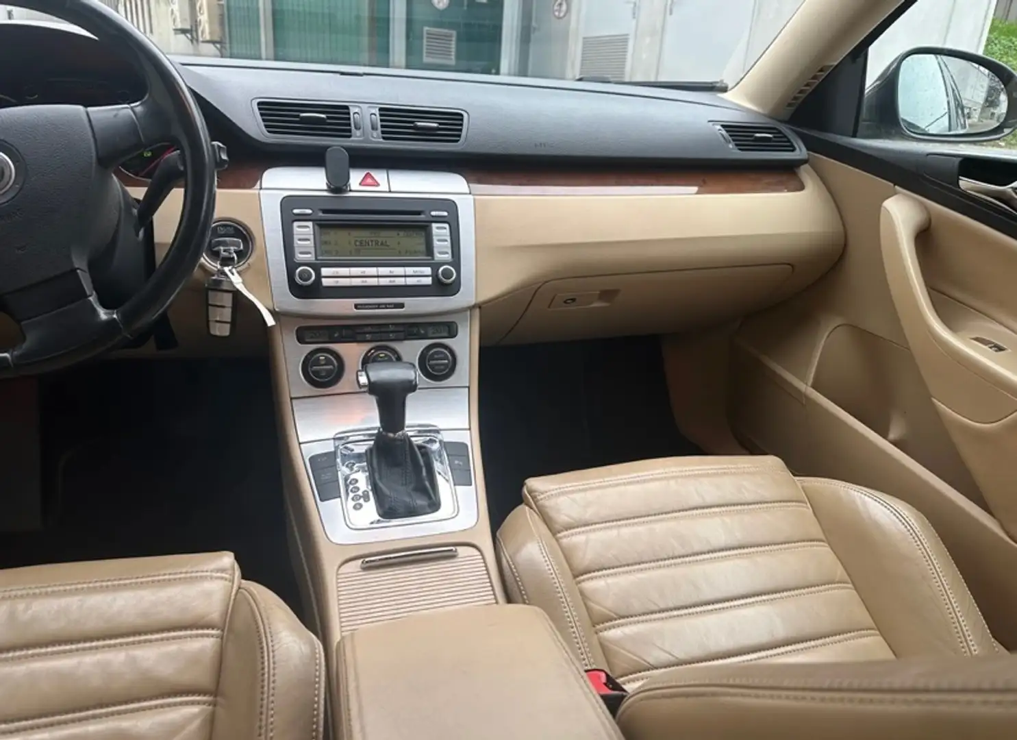 Volkswagen Passat 2.0 Сірий - 1