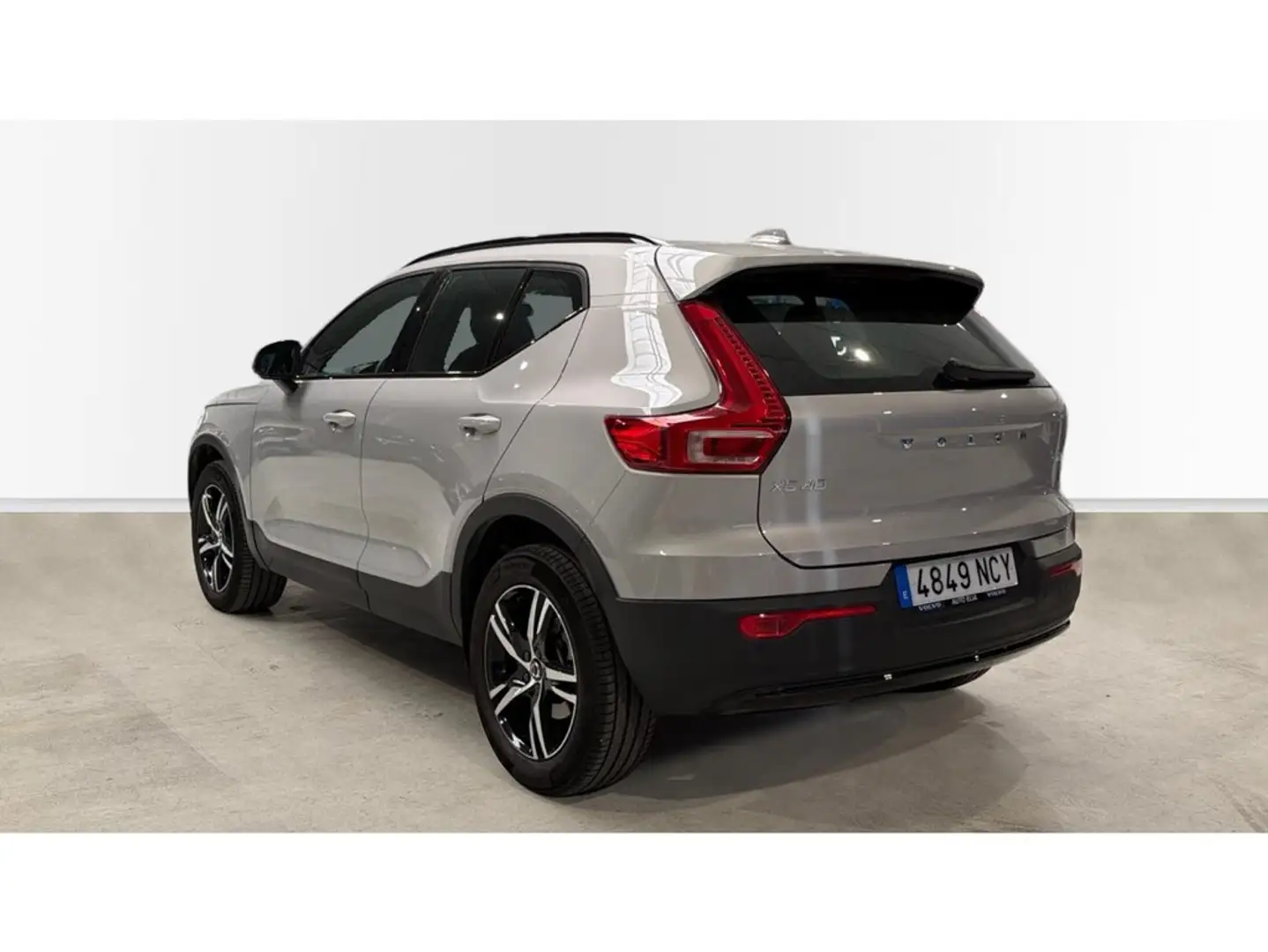Volvo XC40 B3 Plus Aut. Gris - 2