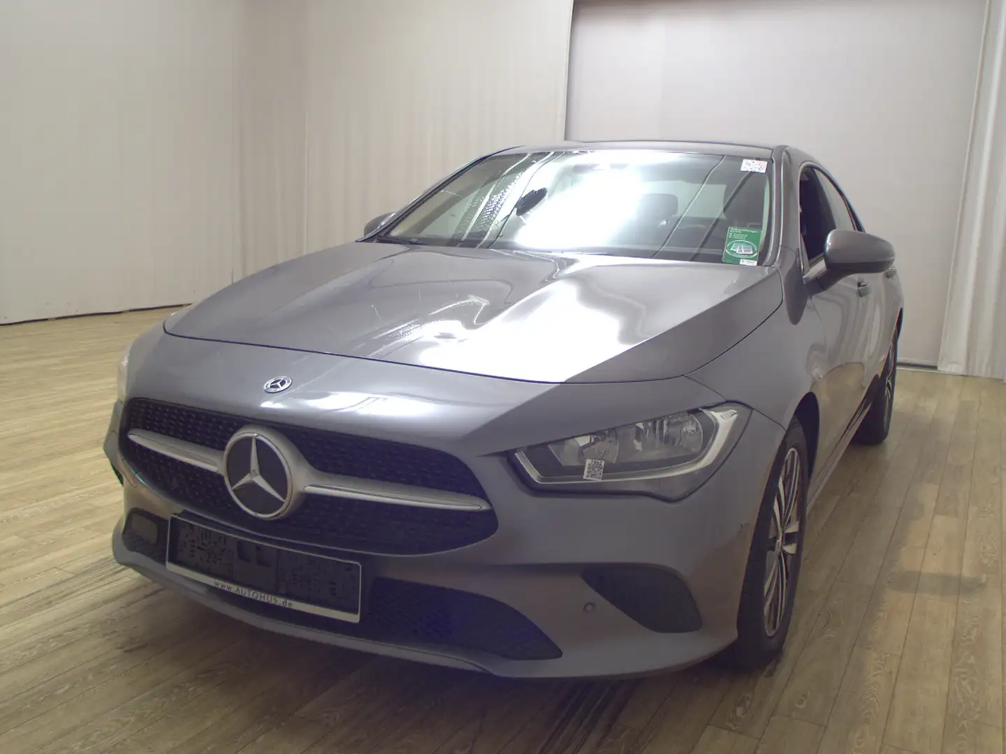 Mercedes-Benz CLA 200 d Navi MBUX RFK Shz Grau - 2