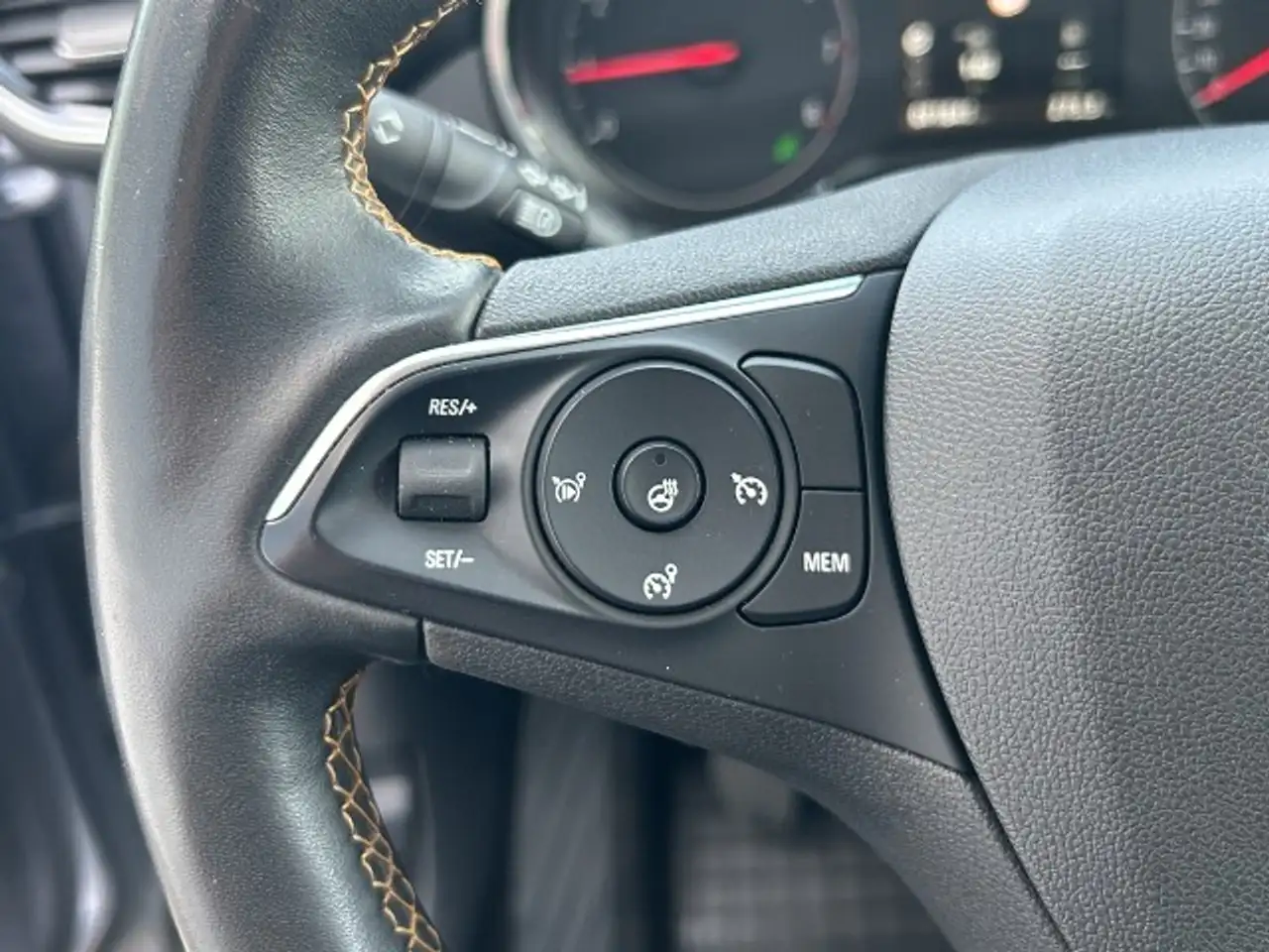 Opel Crossland X 1.2 Turbo Innovation — photo 8
