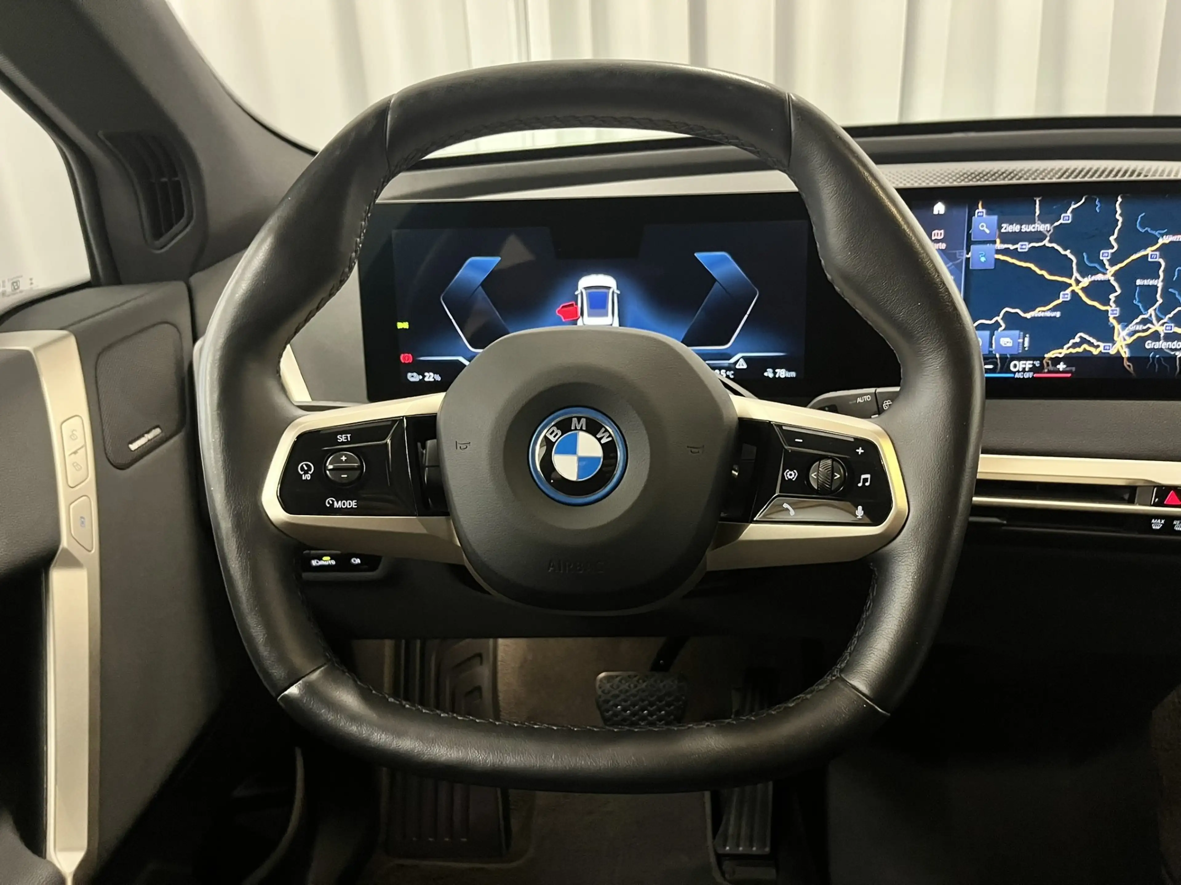BMW iX xDrive40 *Ultimate / Sportpaket / AHV* — photo 10
