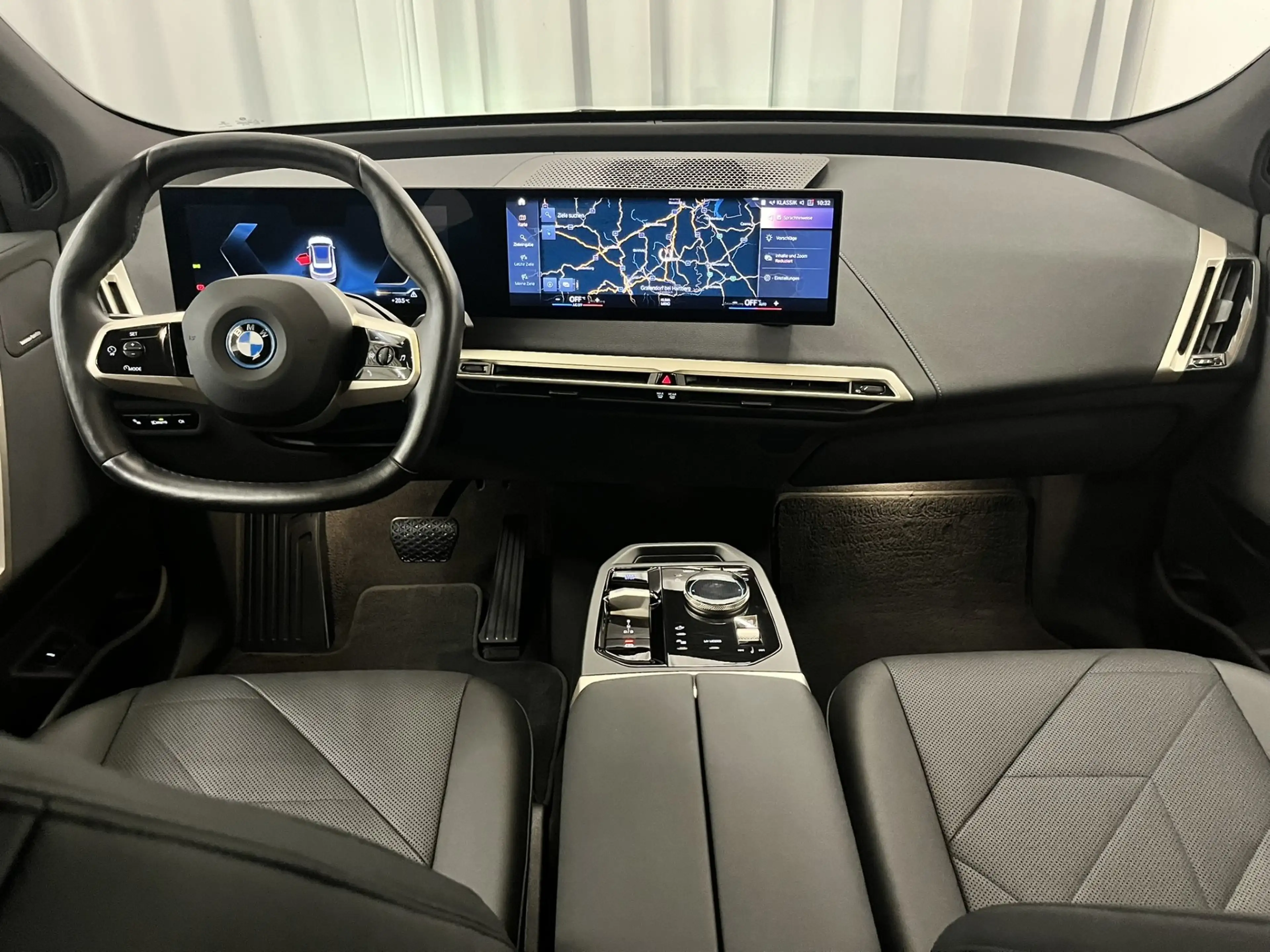 BMW iX xDrive40 *Ultimate / Sportpaket / AHV* — photo 9