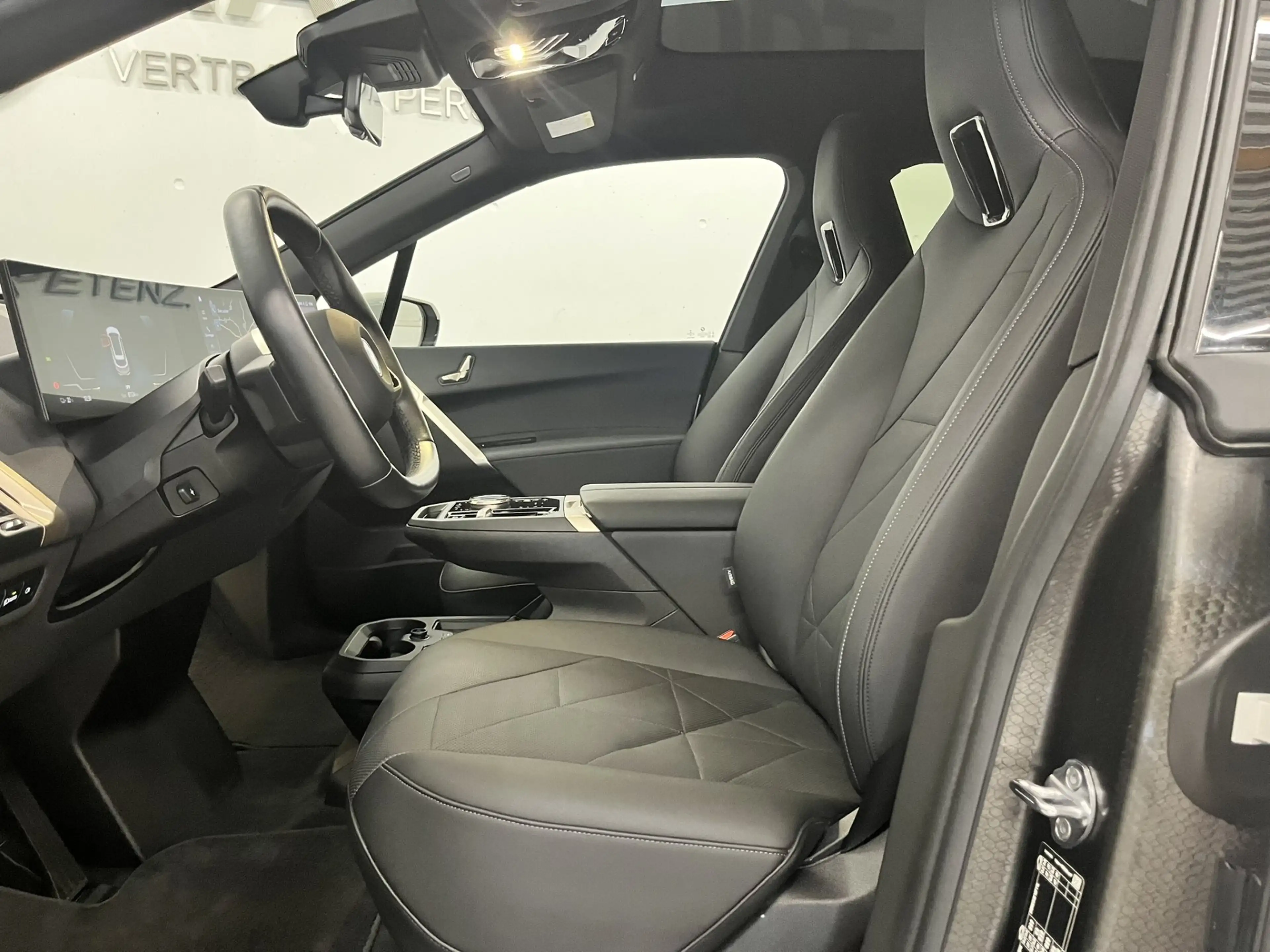 BMW iX xDrive40 *Ultimate / Sportpaket / AHV* — photo 13