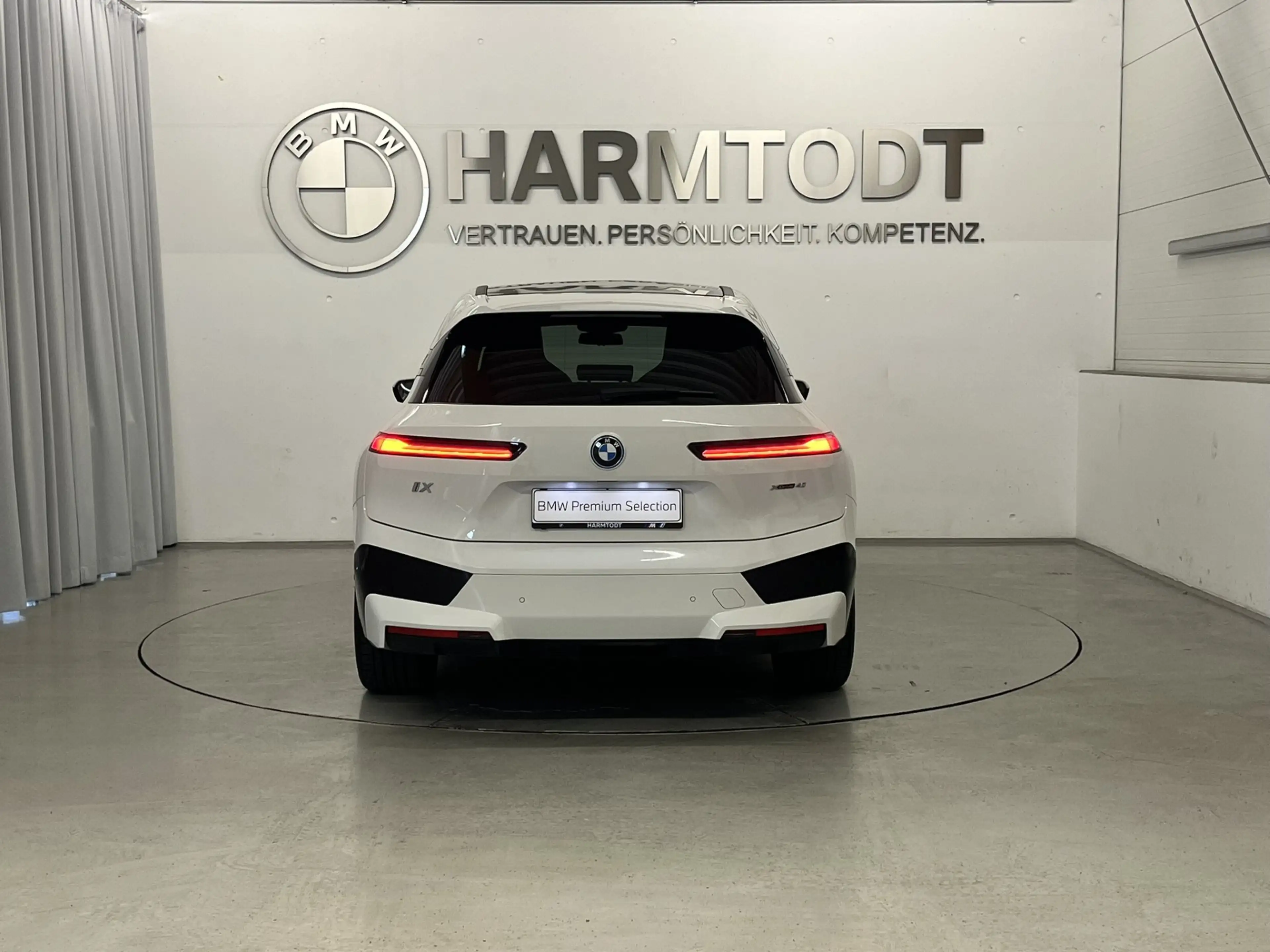 BMW iX xDrive40 *Ultimate / Sportpaket / AHV* — photo 4