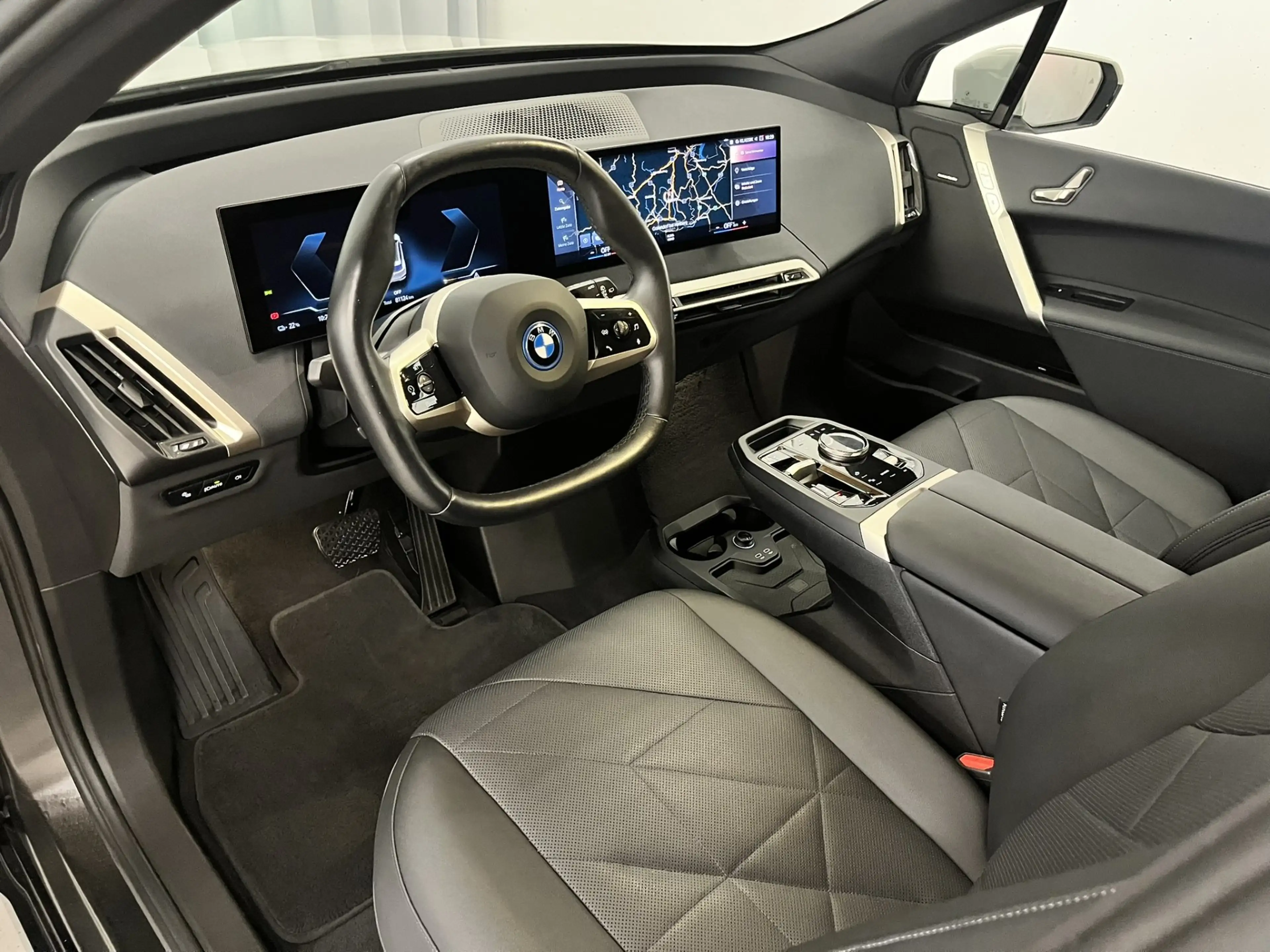 BMW iX xDrive40 *Ultimate / Sportpaket / AHV* — photo 7