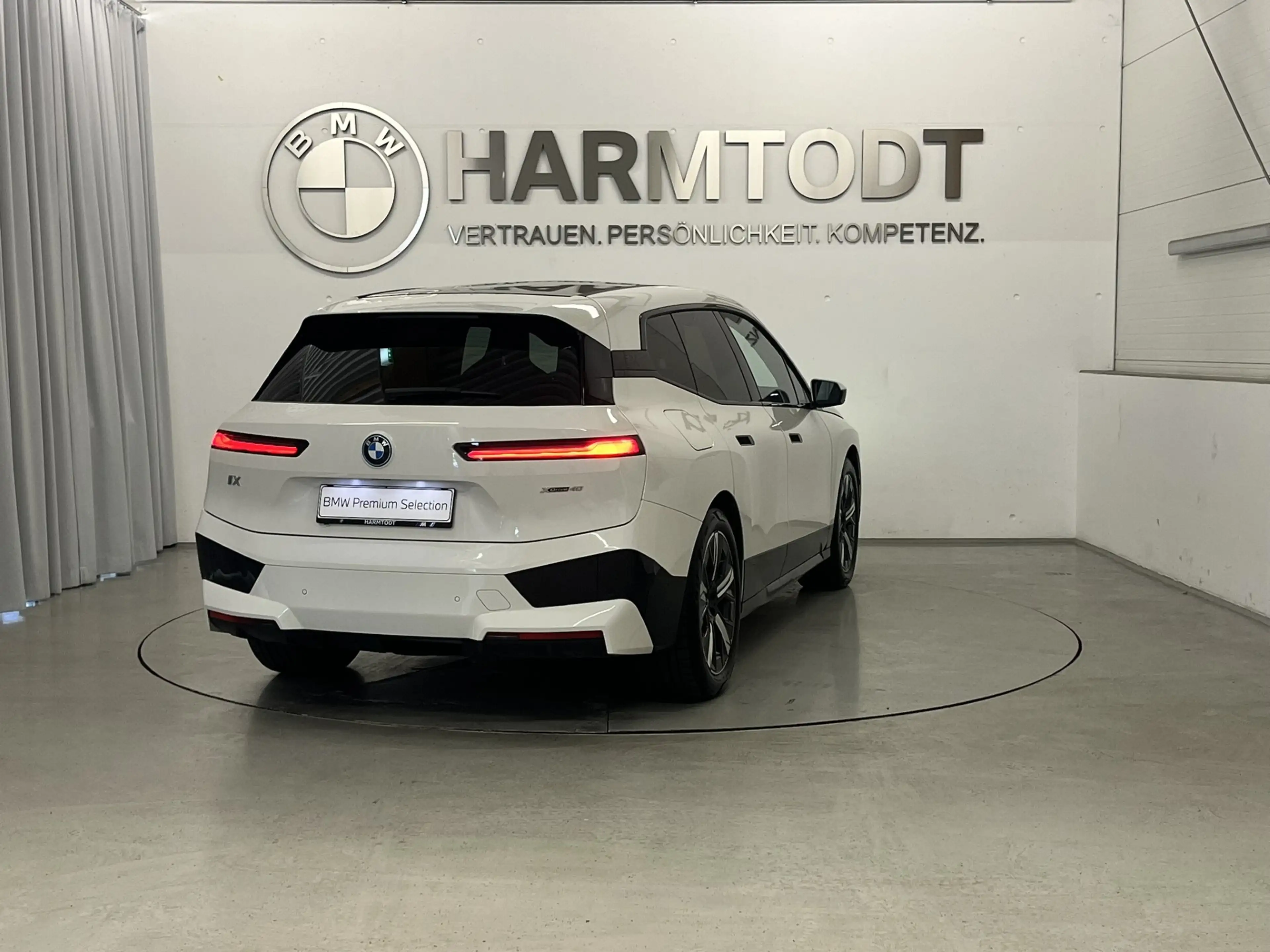 BMW iX xDrive40 *Ultimate / Sportpaket / AHV* — photo 5