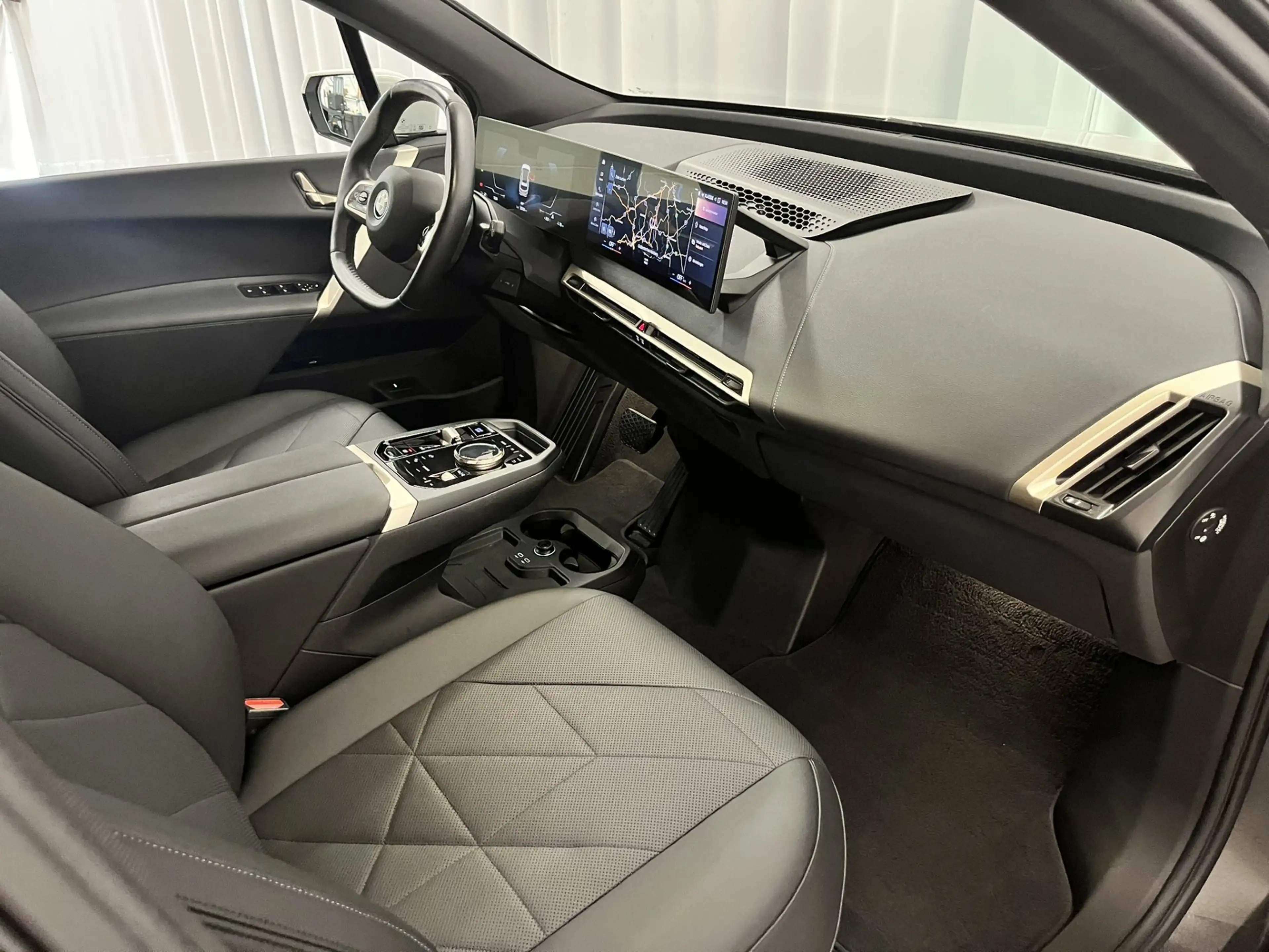 BMW iX xDrive40 *Ultimate / Sportpaket / AHV* — photo 8