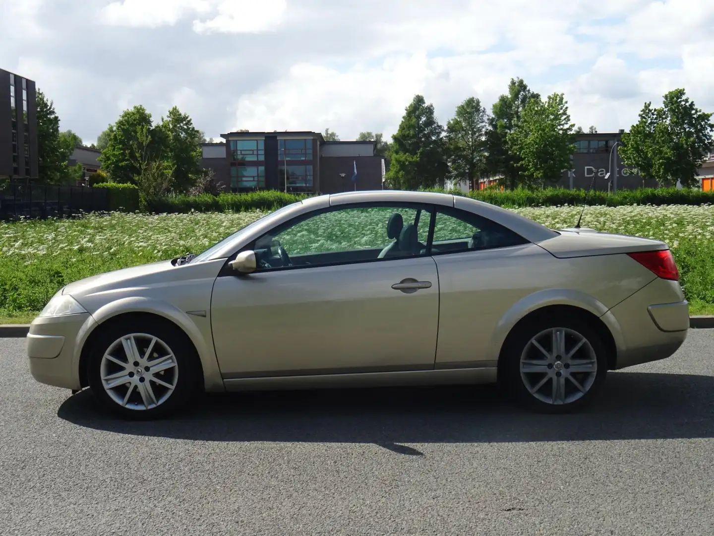 Renault Megane Coupé-Cabriolet 2.0-16V Privilège PANORAMA Beige - 2