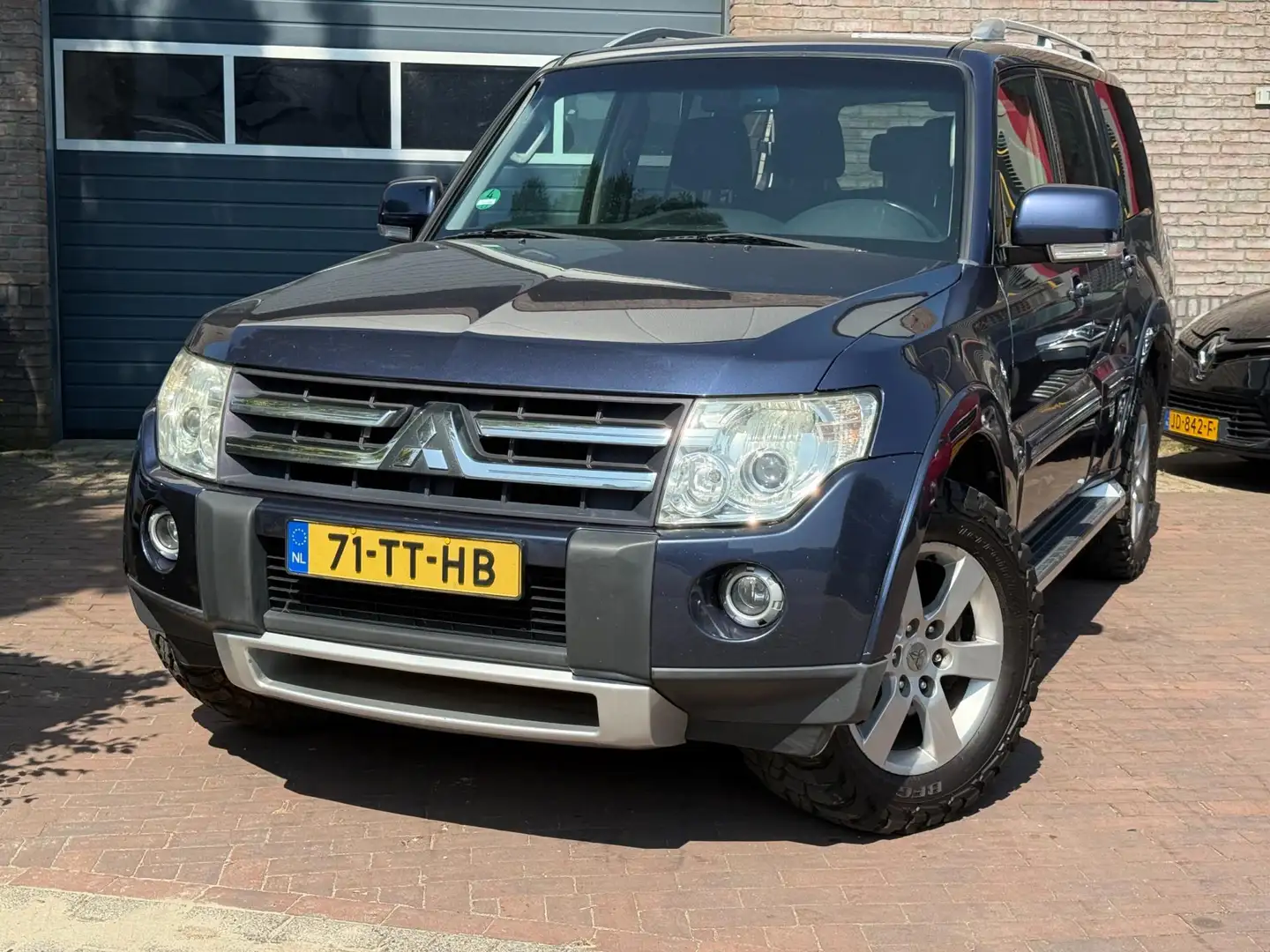 Mitsubishi Pajero 3.2 DI-D Intense Automaat|Climate Blauw - 2
