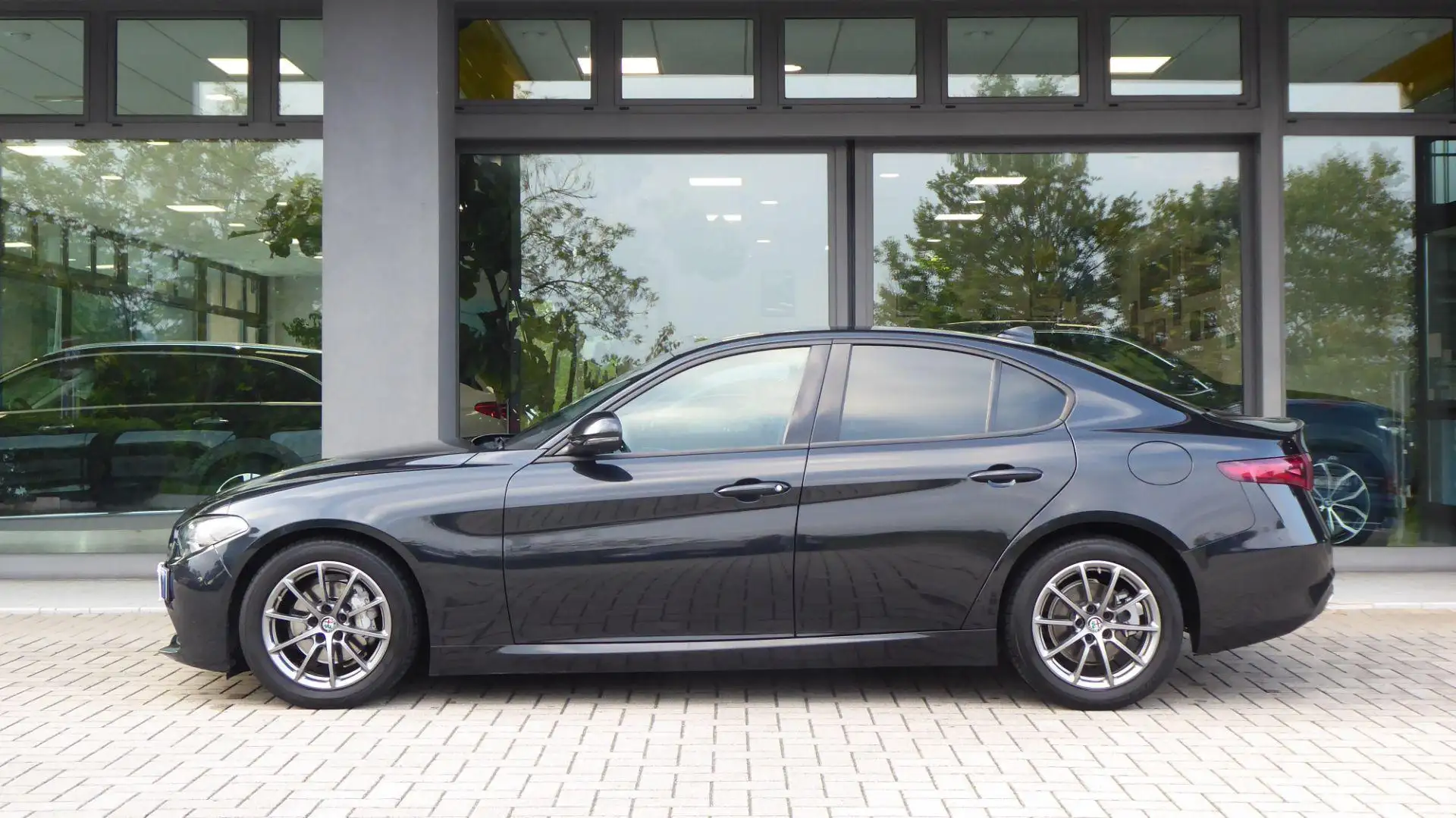 Alfa Romeo Giulia 2.2 Turbodiesel 136 CV AT8 Business Noir - 2