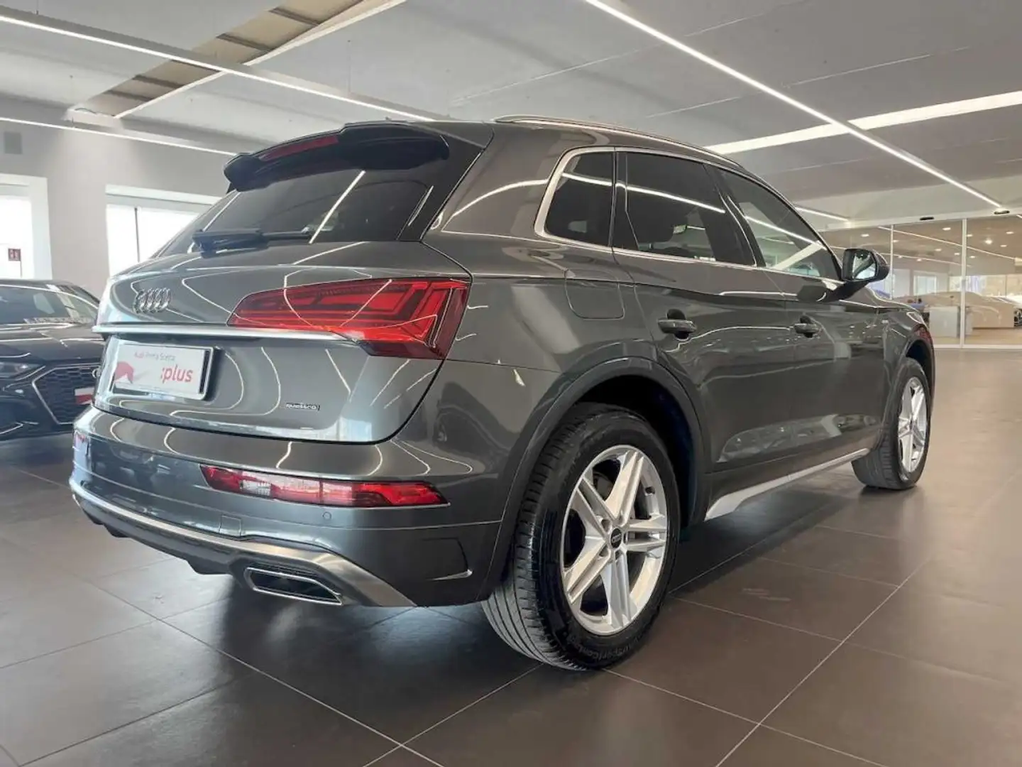 Audi Q5 40 TDI 204 CV quattro S tronic S line Grigio - 2