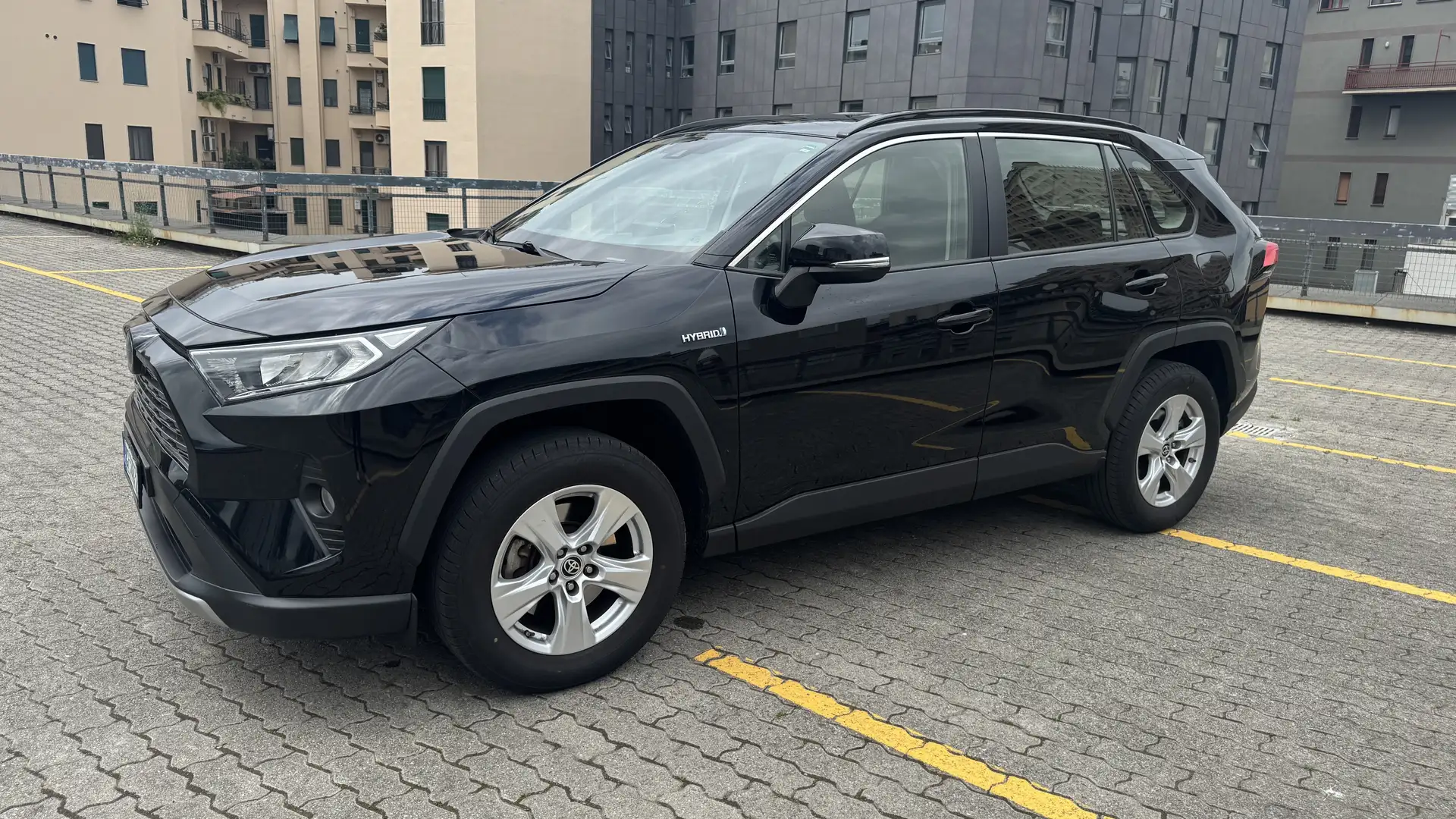 Toyota RAV 4 BUSINESS 2WD HYBRID IBRIDA Zwart - 1