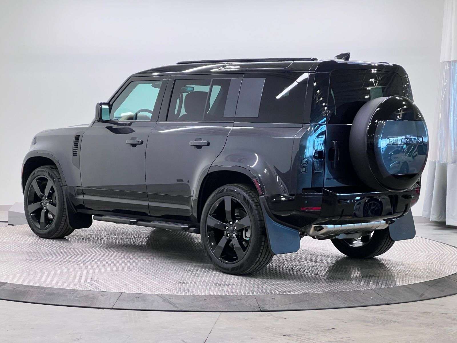 2026 Land Rover Defender 110 P400 X-DYNAMIC SE thumb 8