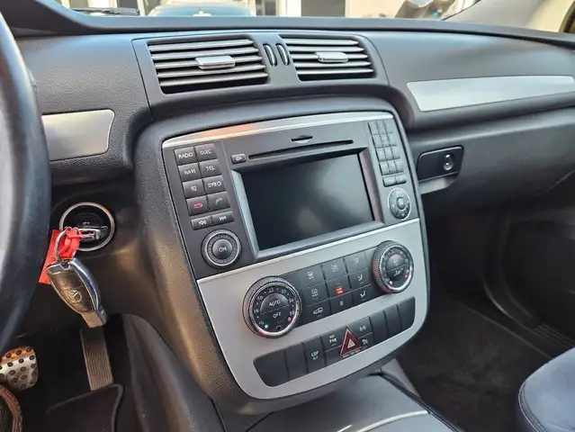 Mercedes-Benz R-Class view 14