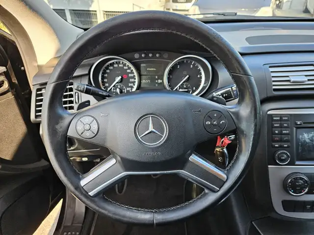 Mercedes-Benz R-Class view 13