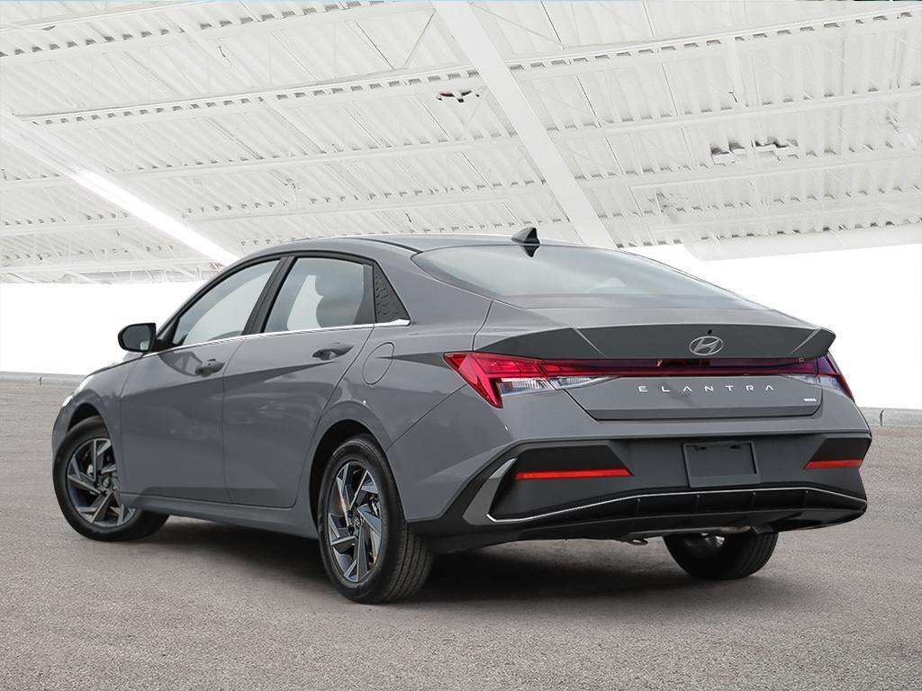 2026 Hyundai ELANTRA Luxury alt 4