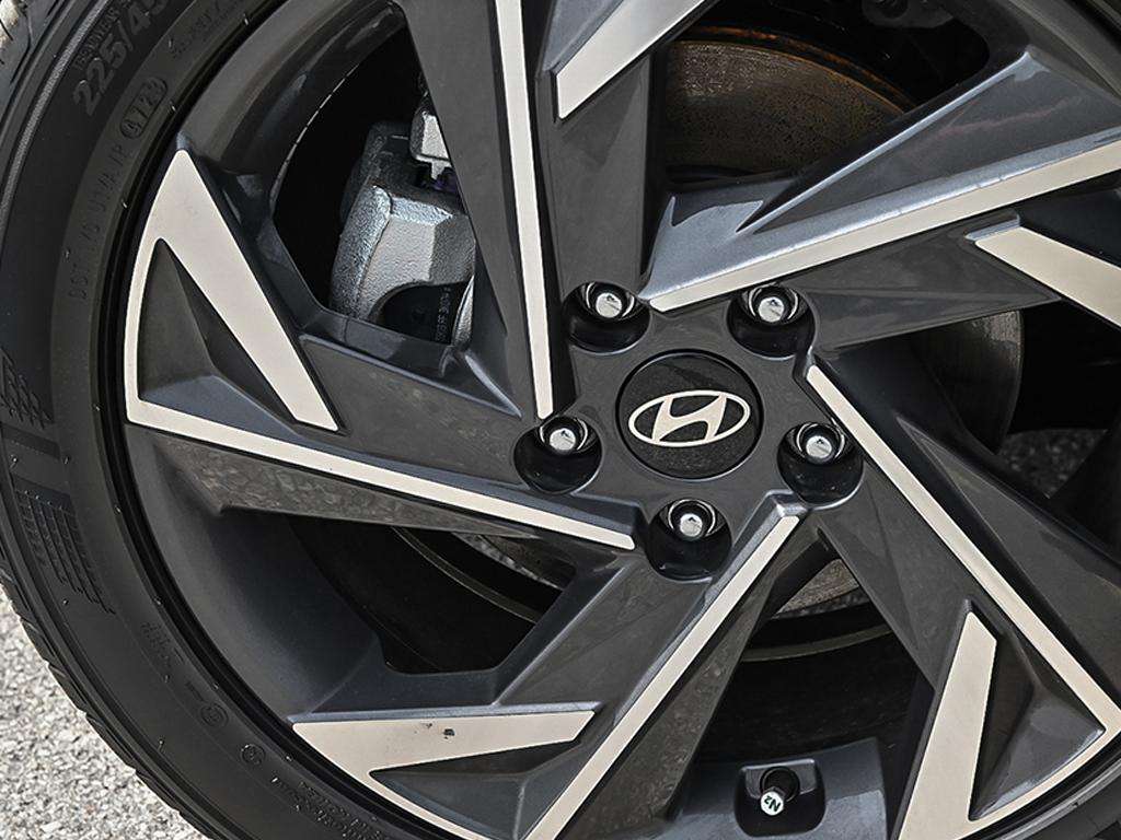 2026 Hyundai ELANTRA Luxury thumb 6