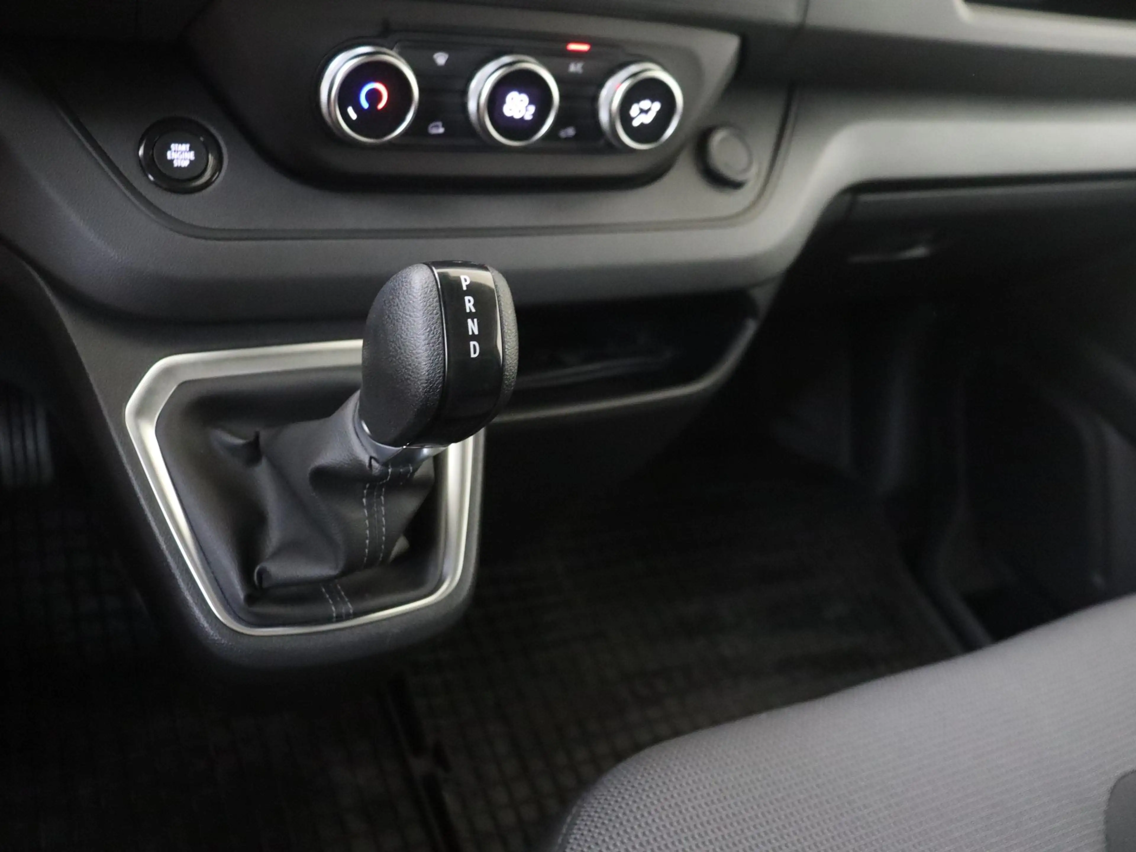 Renault Trafic E-Tech T29 L2H1 comfort 52 kWh | Automaat | Naviga — photo 14