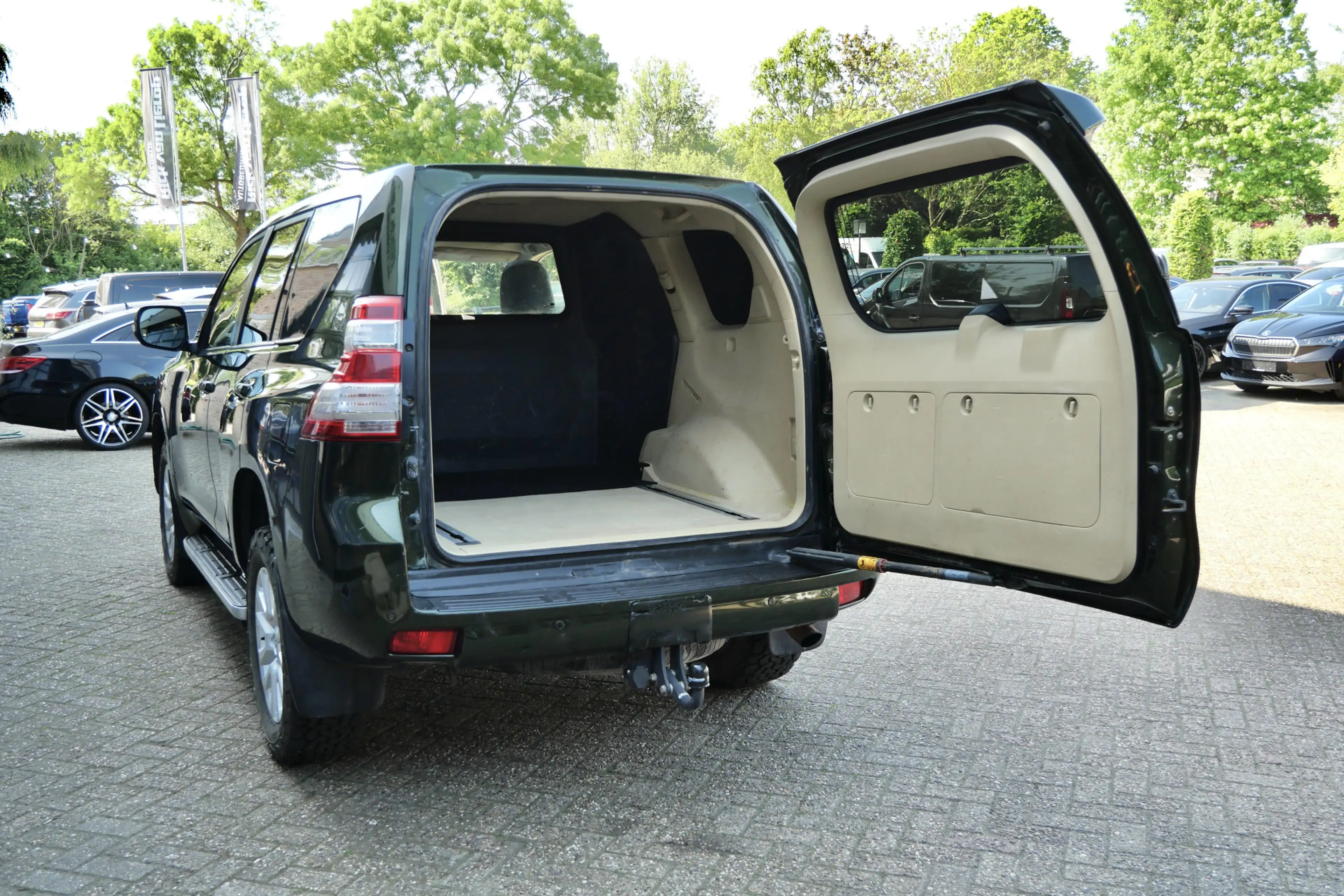 Toyota Land Cruiser 3.0 D-4D-F Executive Window Van | Grijs Kenteken | — photo 33