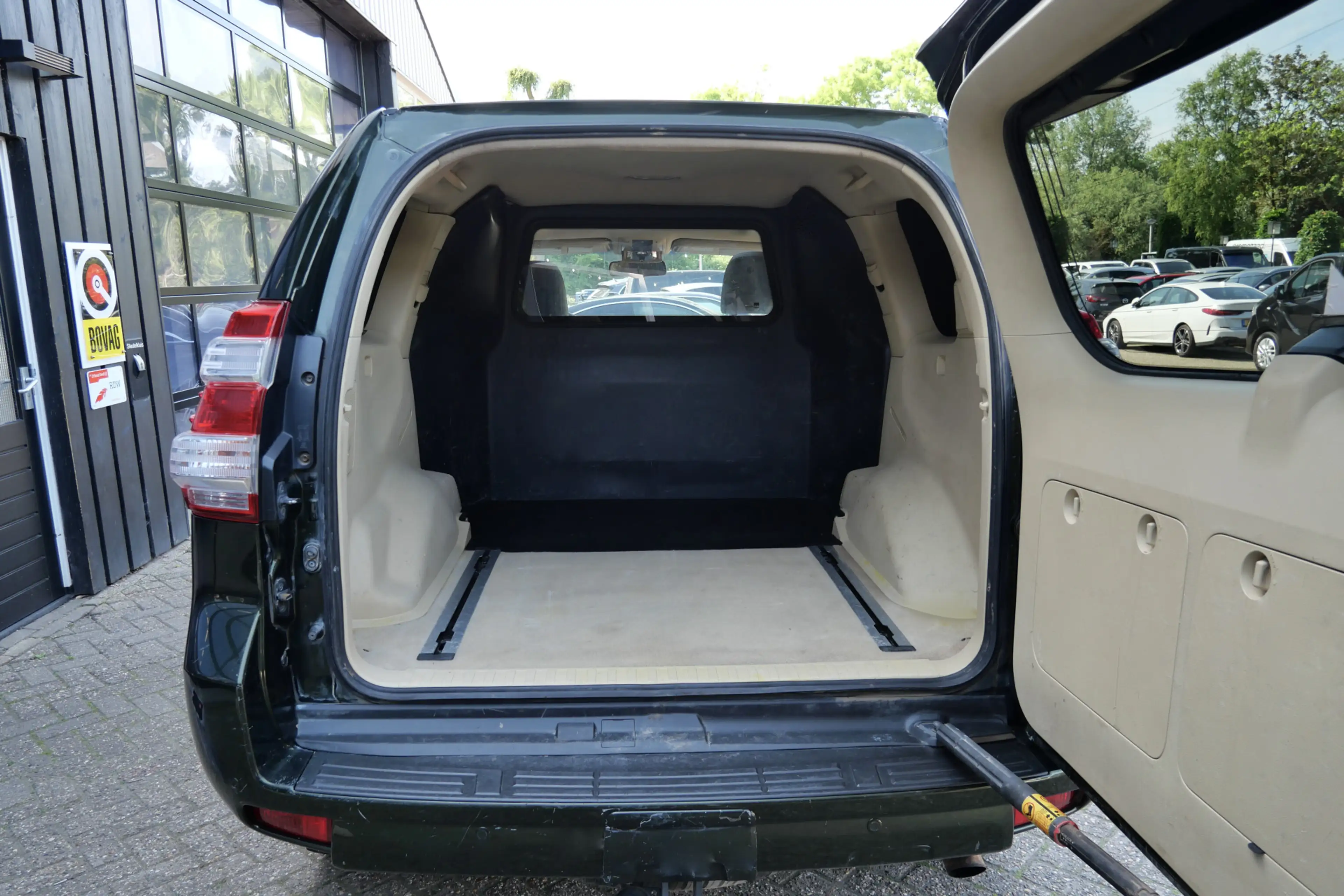 Toyota Land Cruiser 3.0 D-4D-F Executive Window Van | Grijs Kenteken | — photo 32