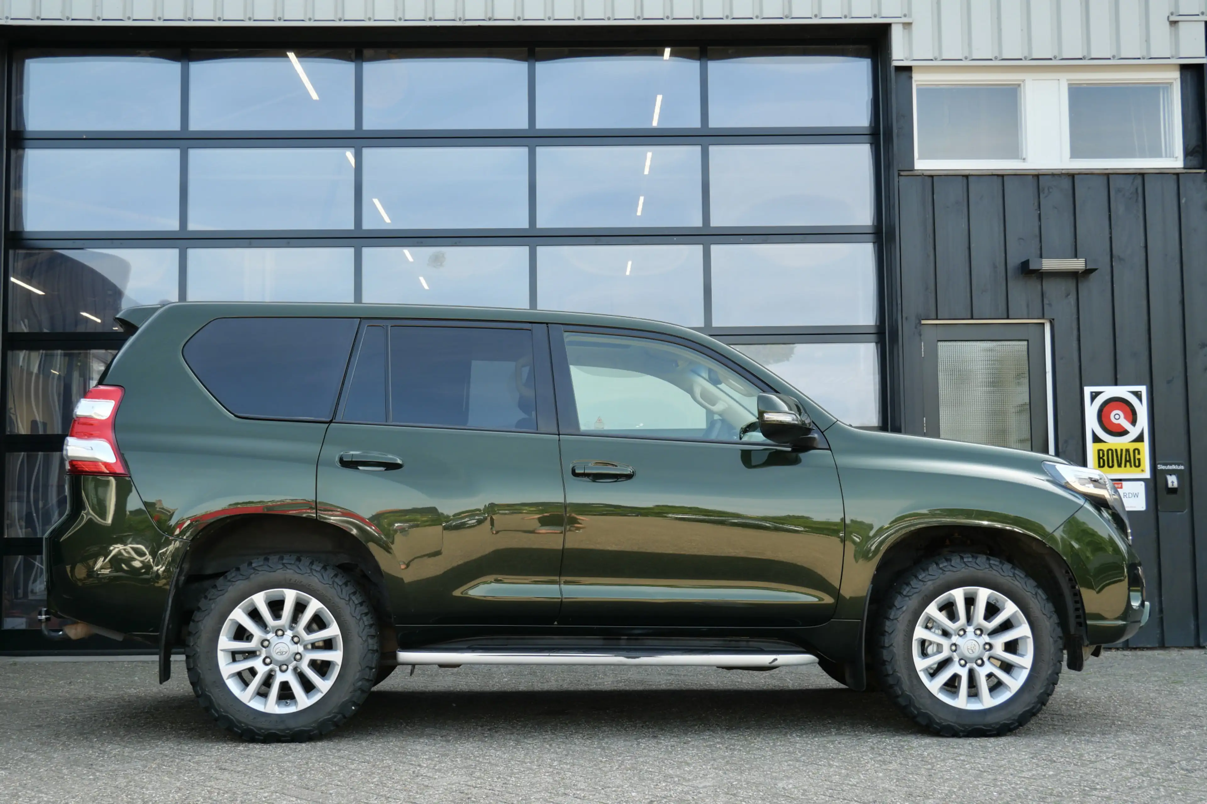 Toyota Land Cruiser 3.0 D-4D-F Executive Window Van | Grijs Kenteken | — photo 4