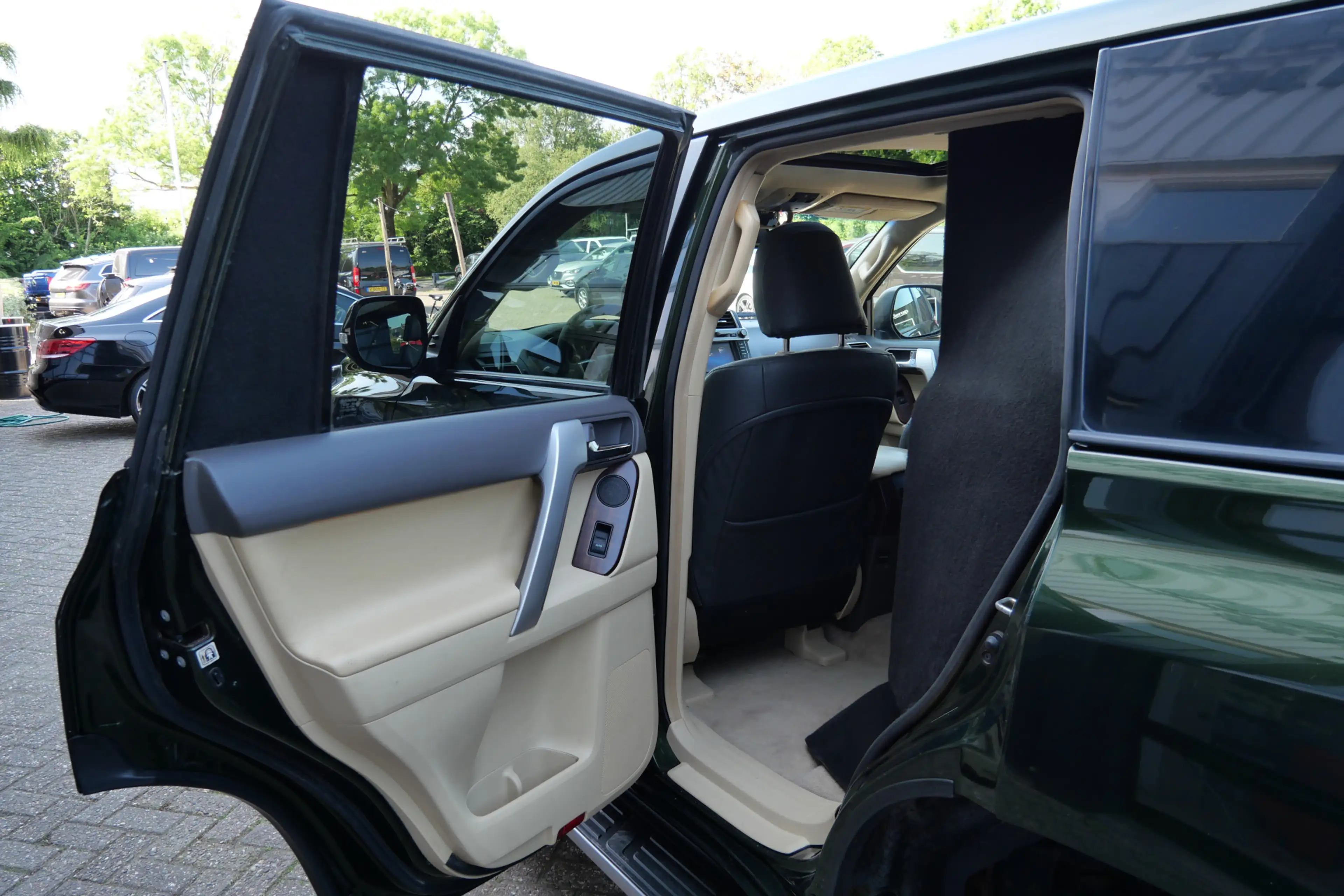 Toyota Land Cruiser 3.0 D-4D-F Executive Window Van | Grijs Kenteken | — photo 34